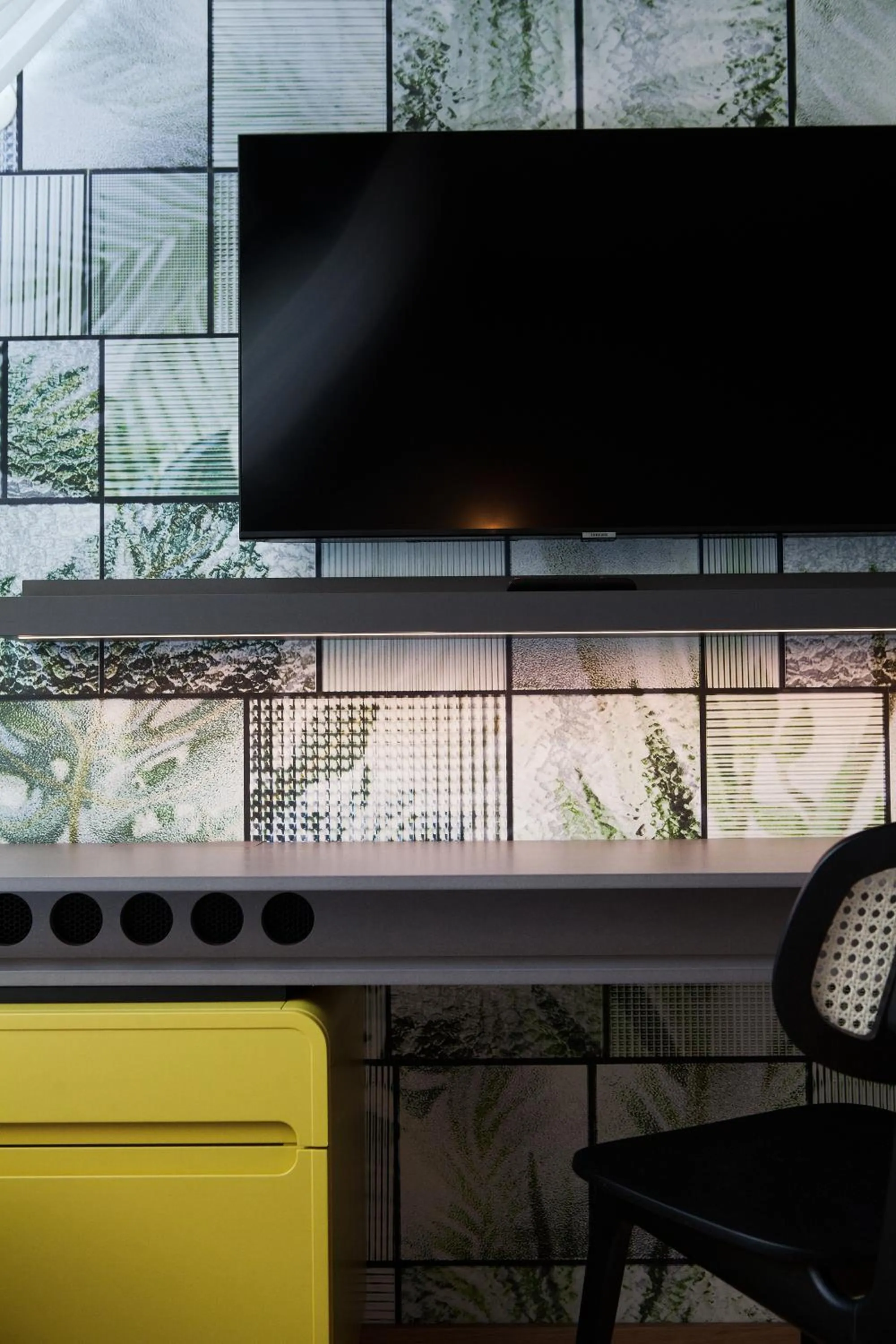 TV and multimedia in Hotel Indigo Vienna - Naschmarkt by IHG