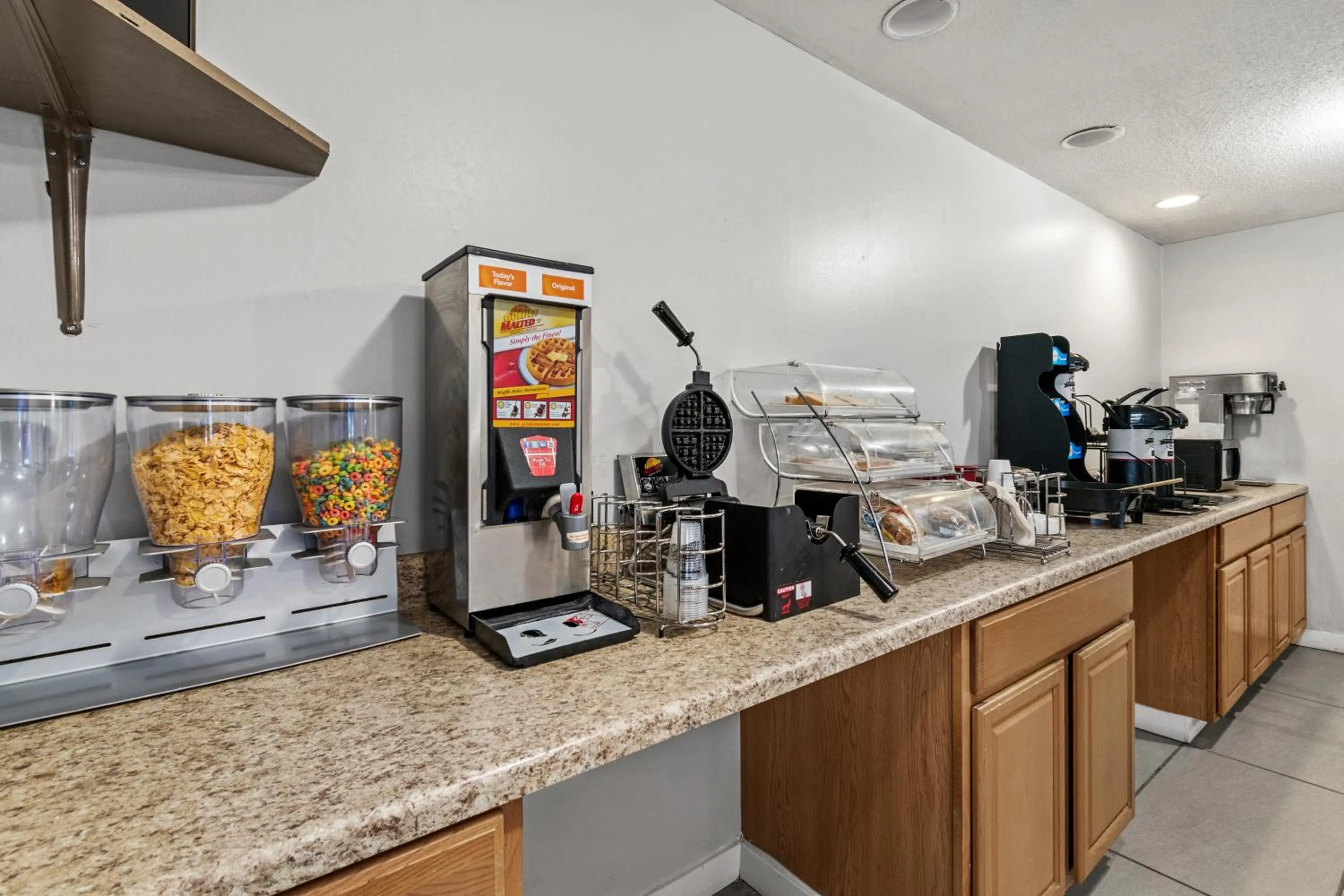 Coffee/tea facilities in Americas Best Value Inn Carlisle