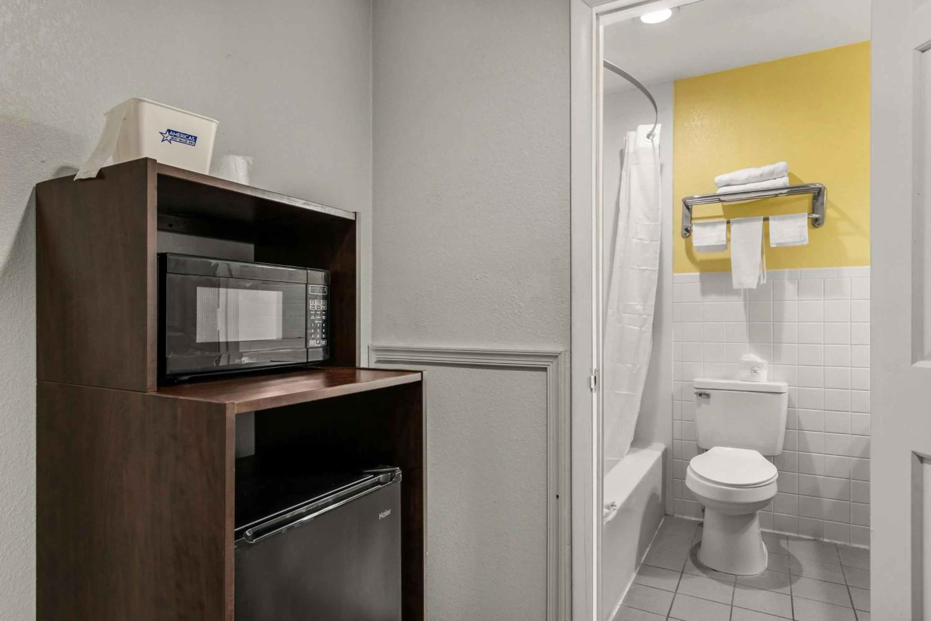 Bedroom in Americas Best Value Inn Carlisle