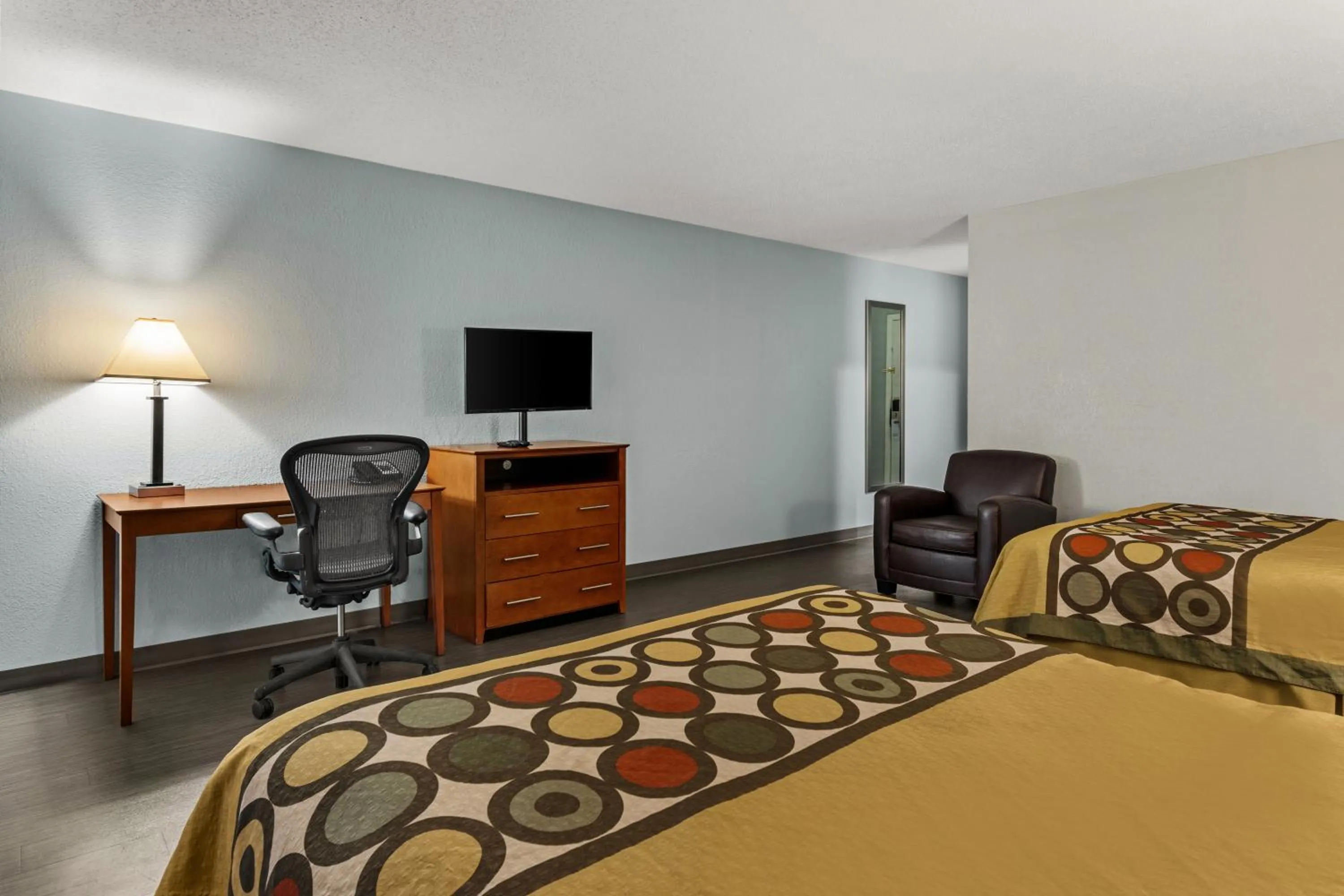 TV and multimedia, Bed in Americas Best Value Inn Carlisle