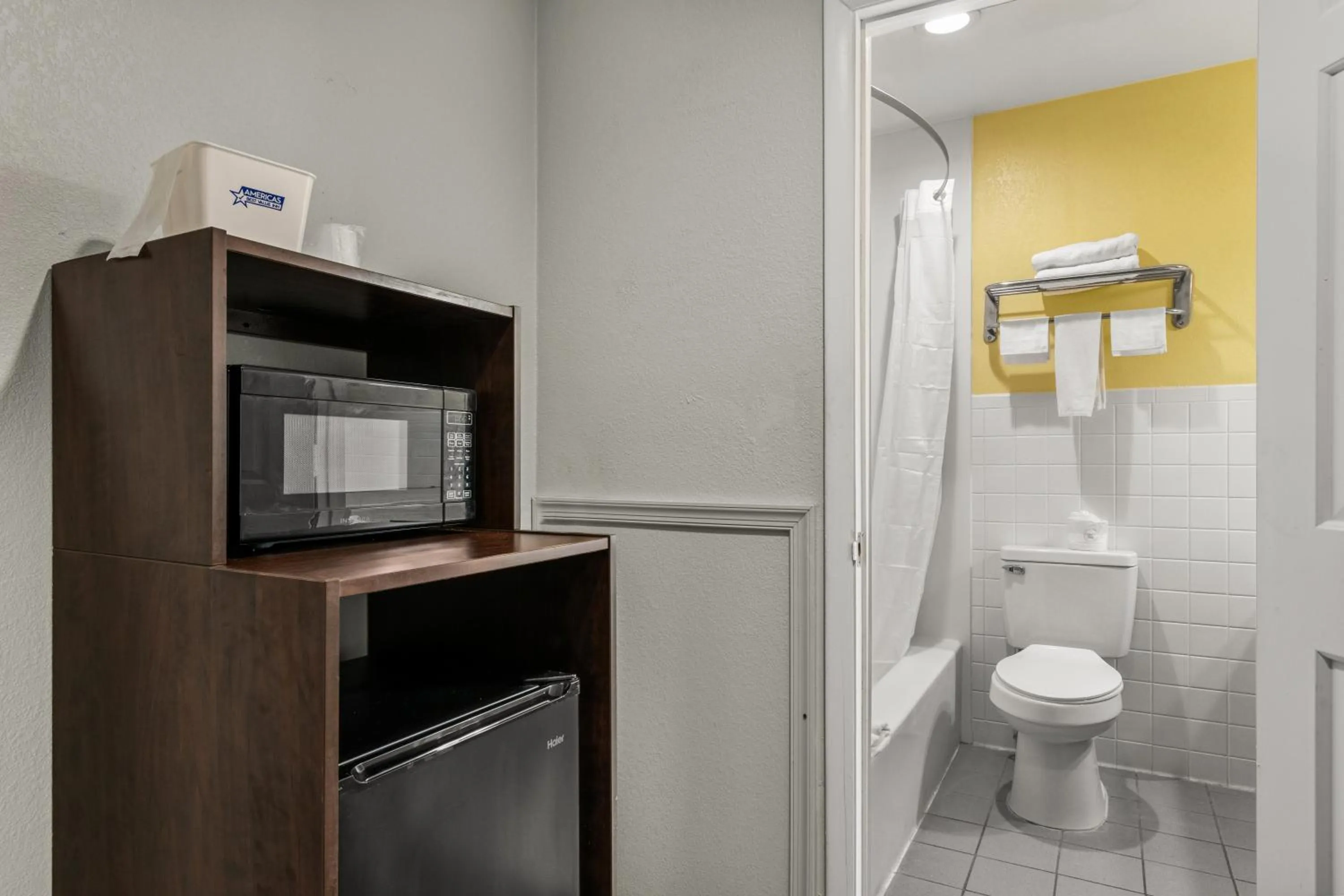 Shower in Americas Best Value Inn Carlisle