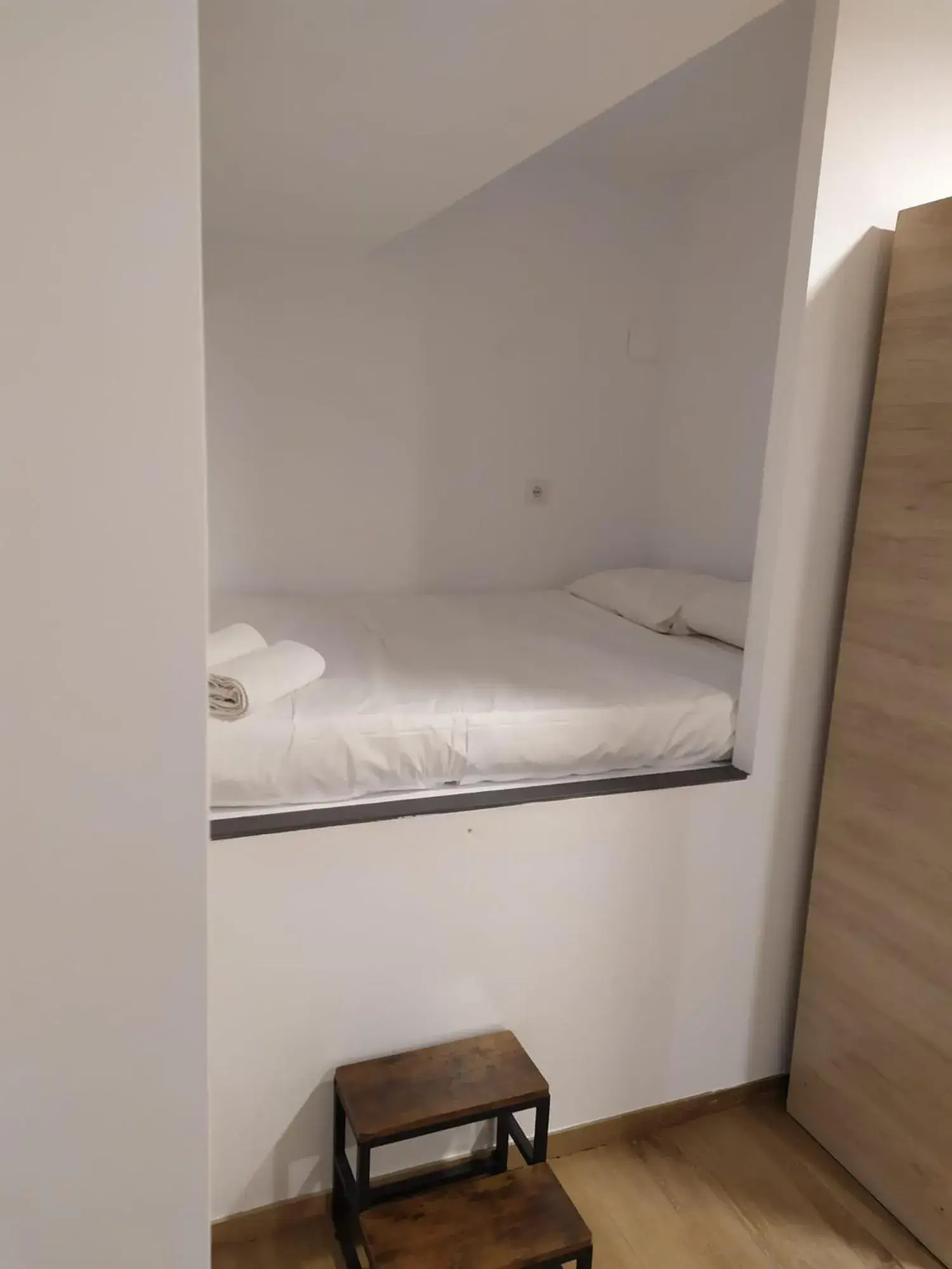 Quadruple Room with Private Bathroom in Beach & Arts Hostel Valencia Quadruple Room with Private Bathroom in Beach & Arts Hostel Valencia