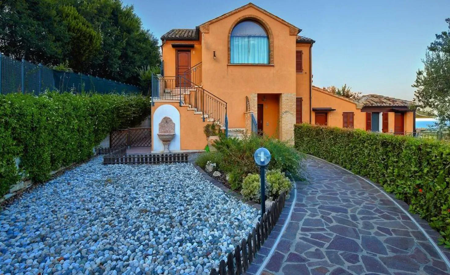 Property building in La casa di Carla