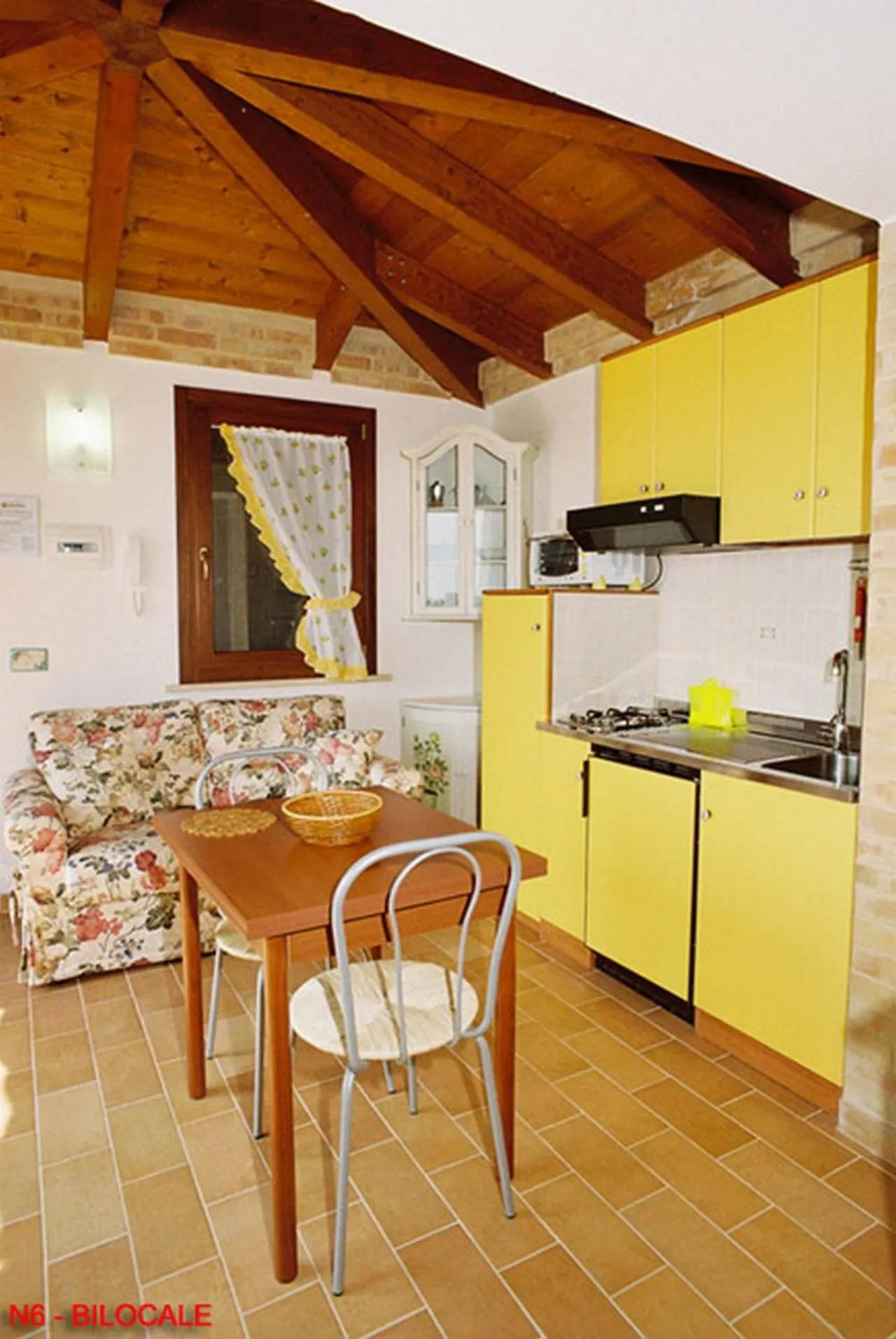 Kitchen or kitchenette in La casa di Carla