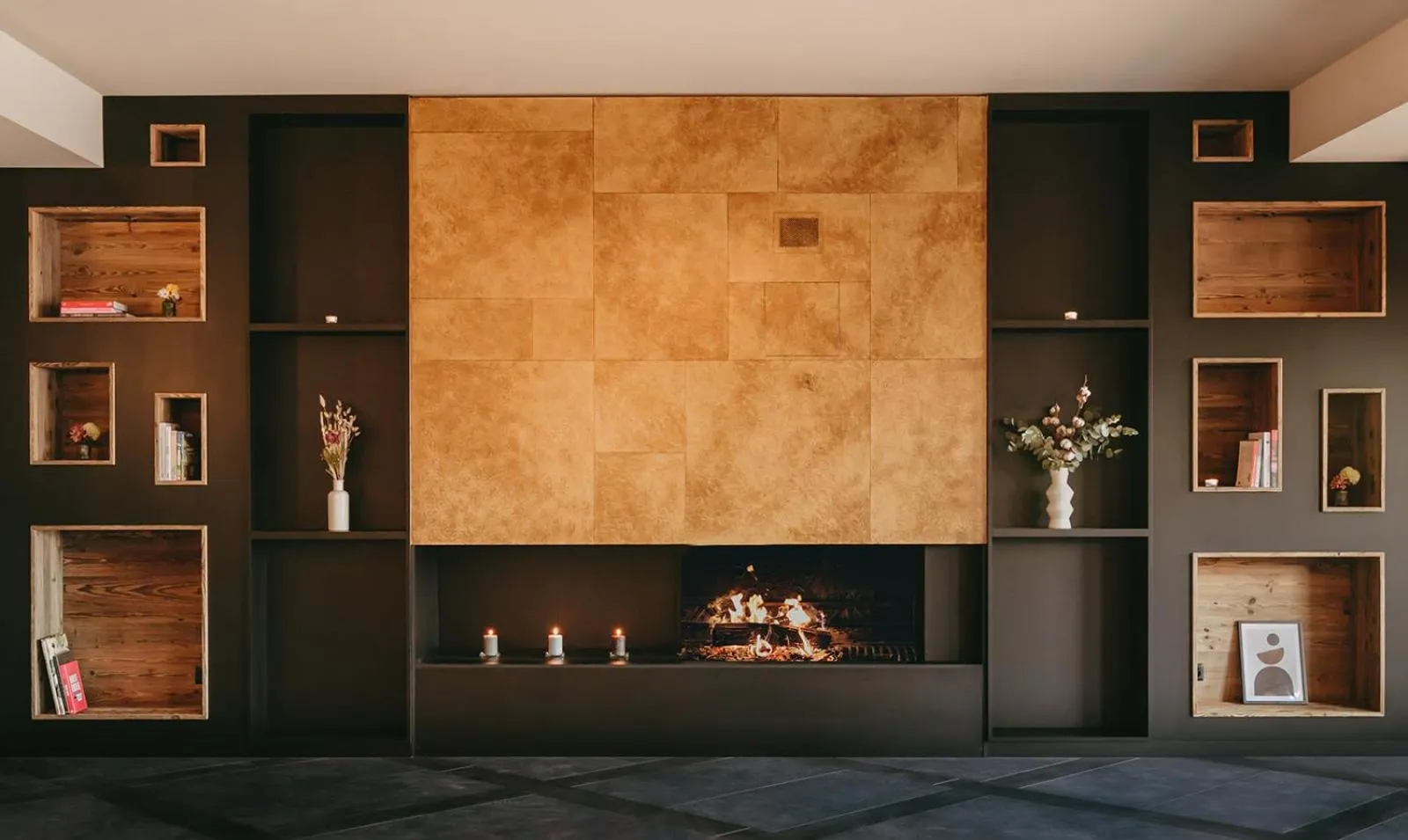 Lobby or reception in Eringer Hotel