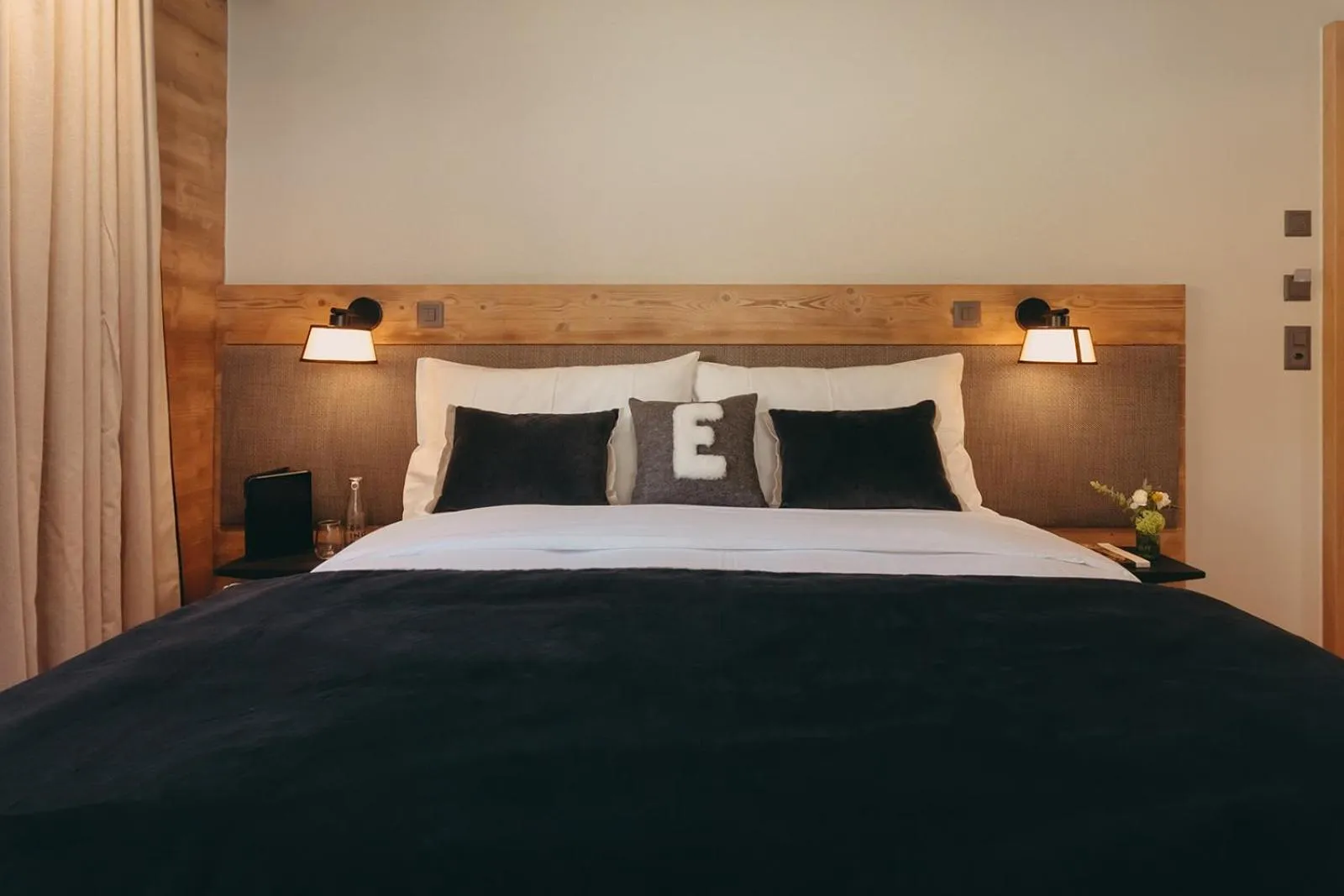 Bed in Eringer Hotel