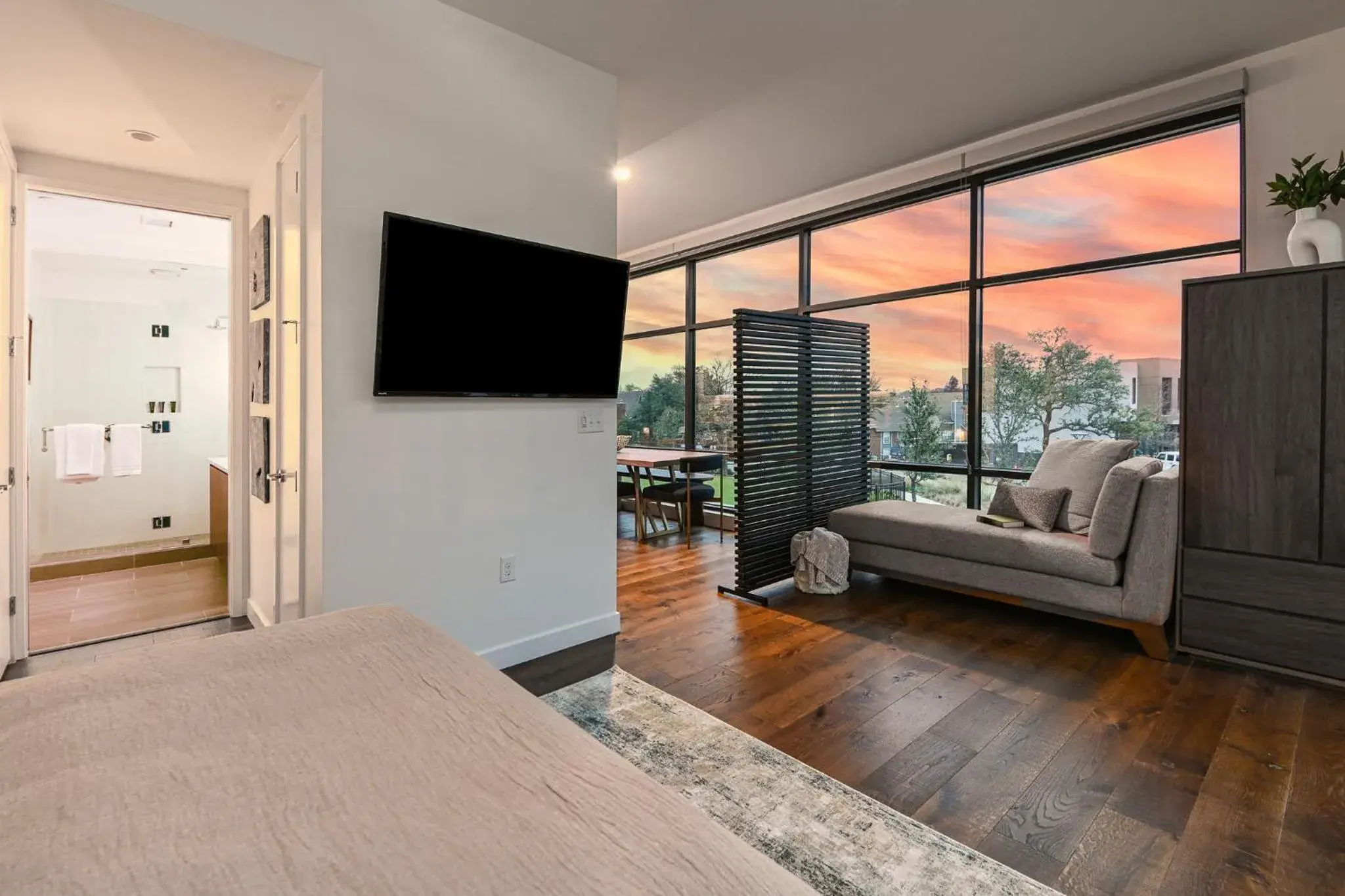 TV and multimedia, Bed in Drey Hotel TV and multimedia, Bed in Drey Hotel