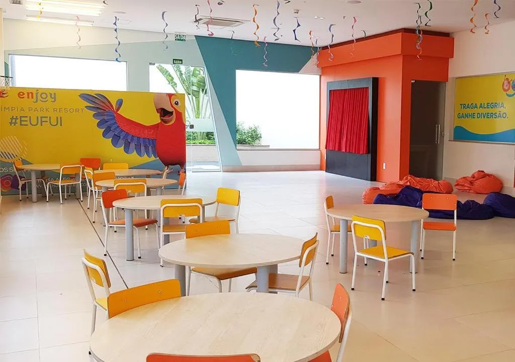 Kids's club in Olimpia Park Resort - Em frente à portaria do Thermas dos Laranjais