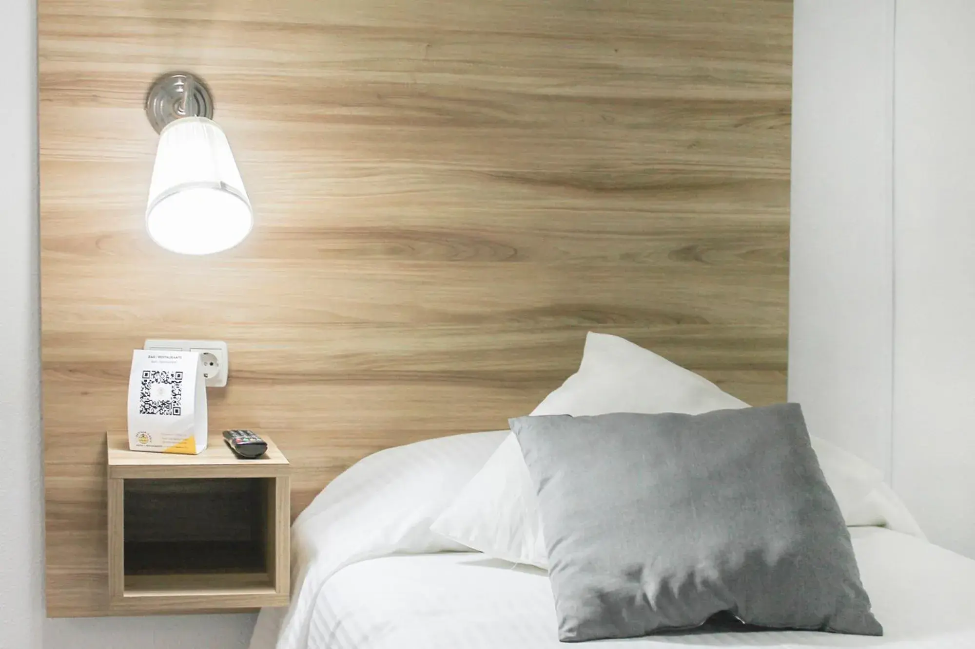 Bedroom, Bed in Hotel Restaurante Vía Sevilla - Cádiz by MA 22 Puntos Bedroom, Bed in Hotel Restaurante Vía Sevilla - Cádiz by MA 22 Puntos