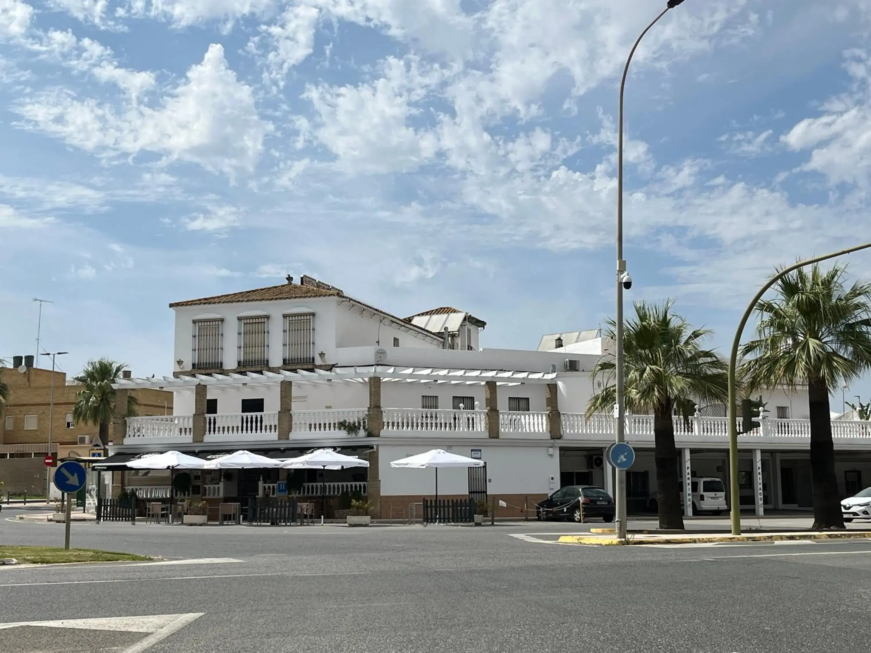 Property building in Hotel Restaurante Vía Sevilla - Cádiz by MA 22 Puntos Property building in Hotel Restaurante Vía Sevilla - Cádiz by MA 22 Puntos
