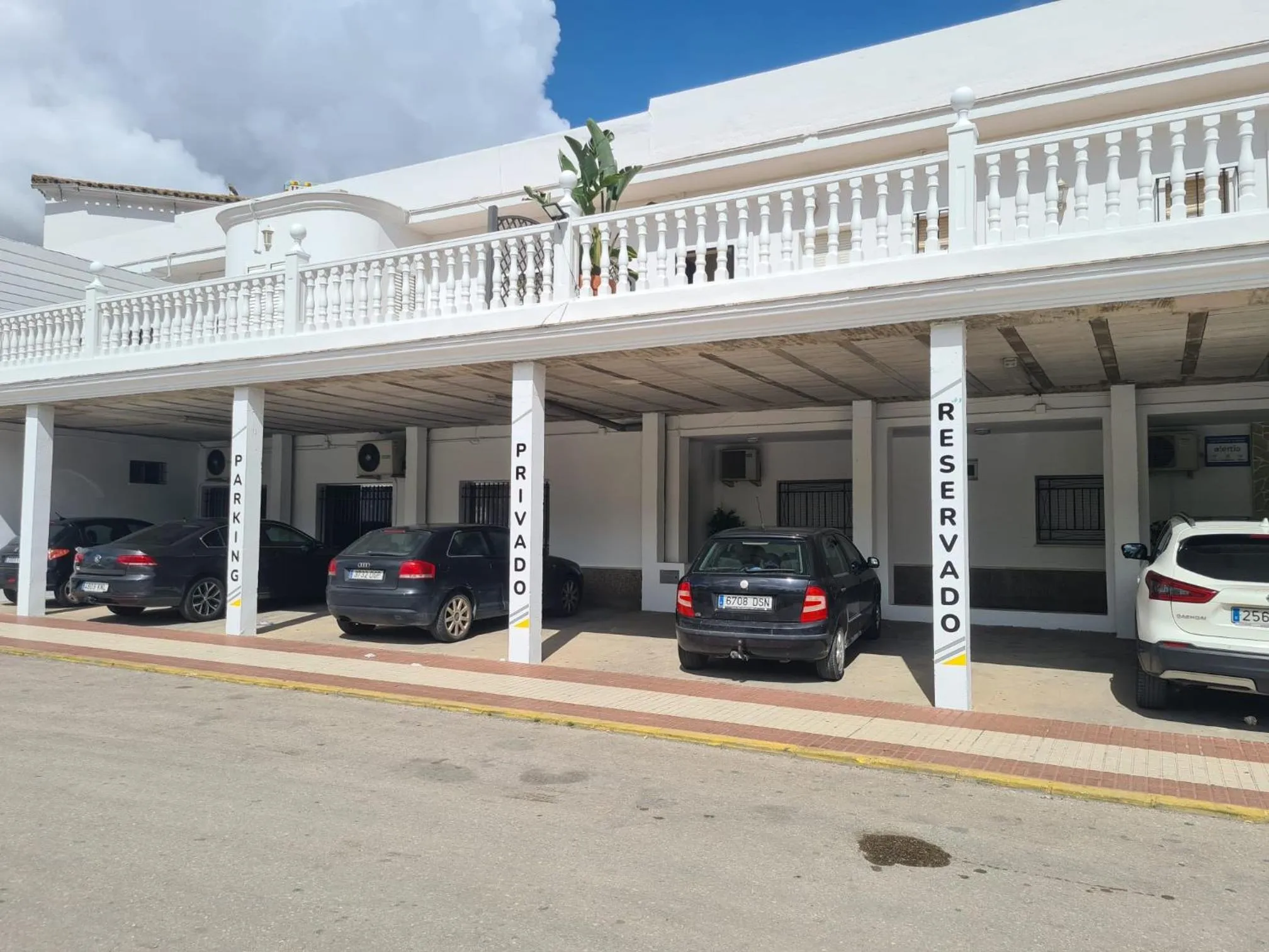 Property building in Hotel Restaurante Vía Sevilla - Cádiz by MA 22 Puntos