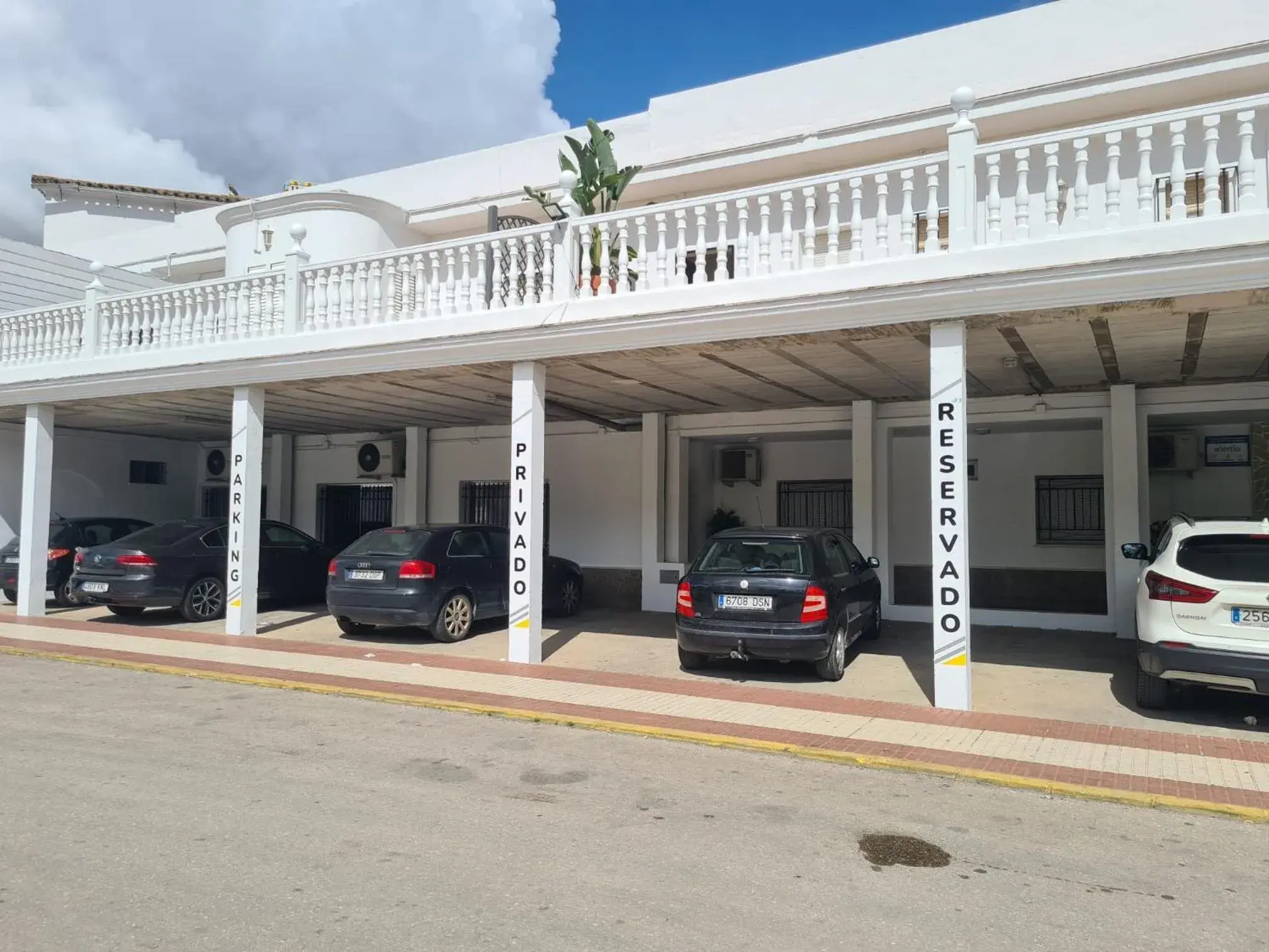 Property building in Hotel Restaurante Vía Sevilla - Cádiz by MA 22 Puntos Property building in Hotel Restaurante Vía Sevilla - Cádiz by MA 22 Puntos