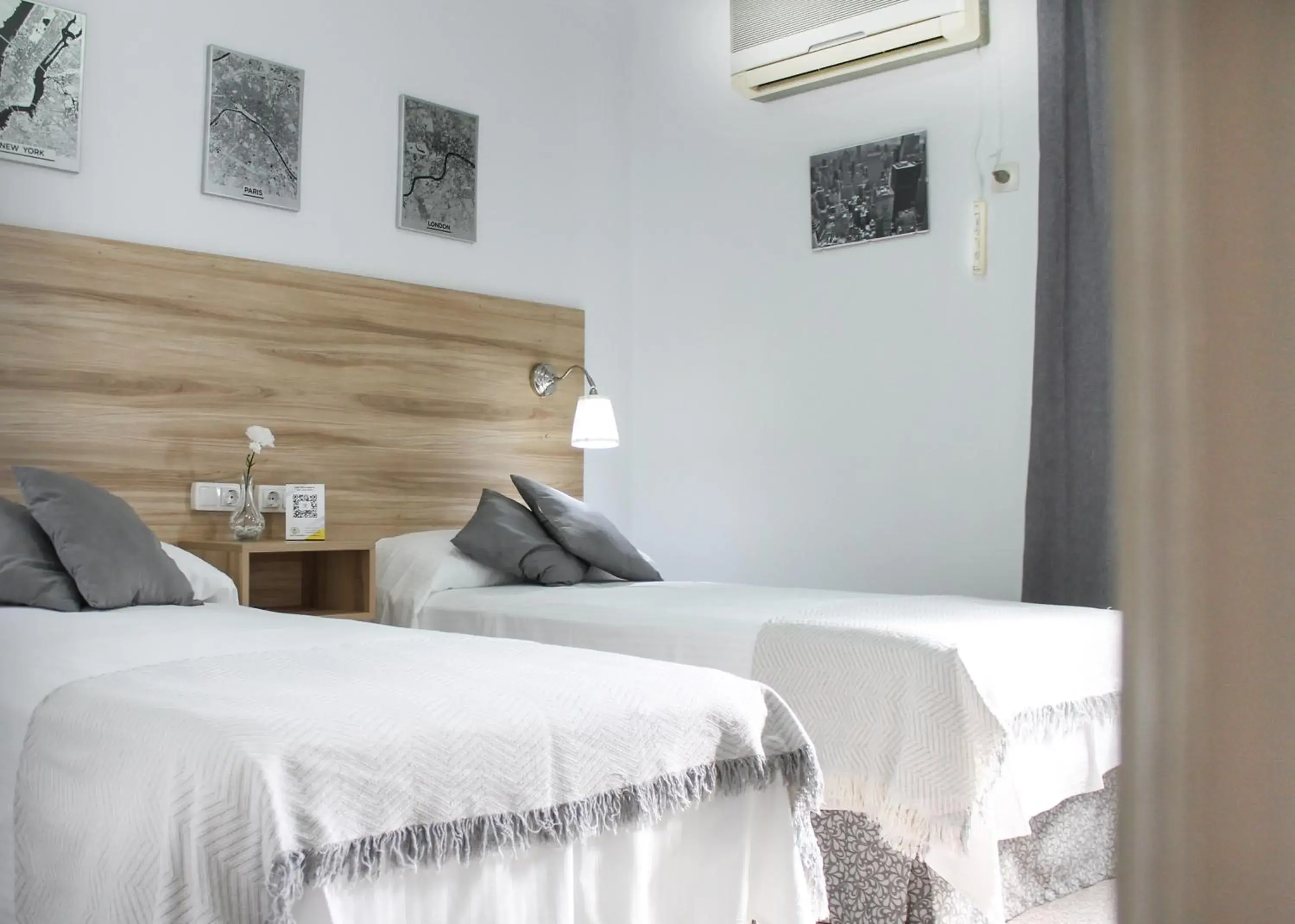 Bed in Hotel Restaurante Vía Sevilla - Cádiz by MA 22 Puntos Bed in Hotel Restaurante Vía Sevilla - Cádiz by MA 22 Puntos