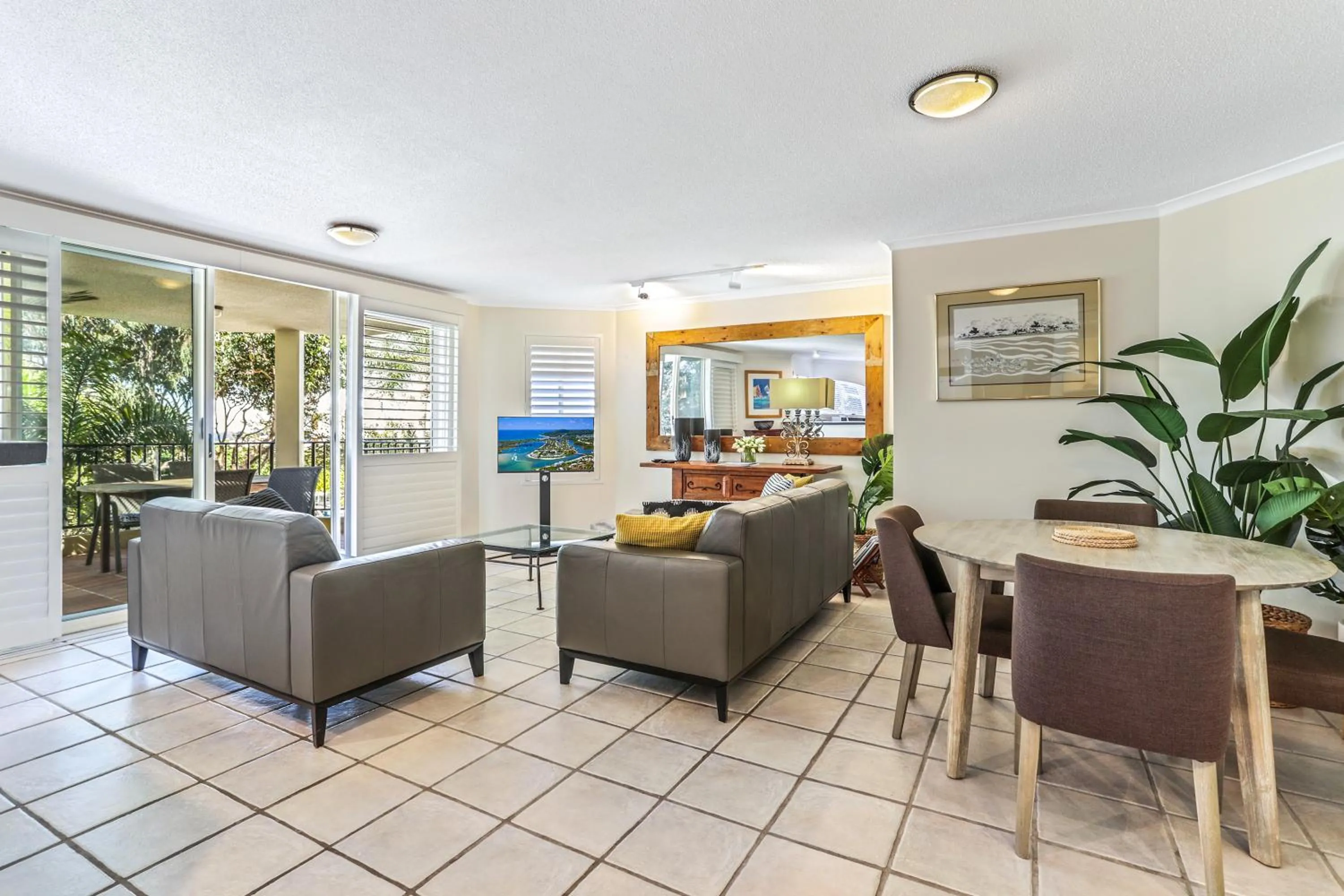 Delightful apartment close to the beach, Sunshine Beach