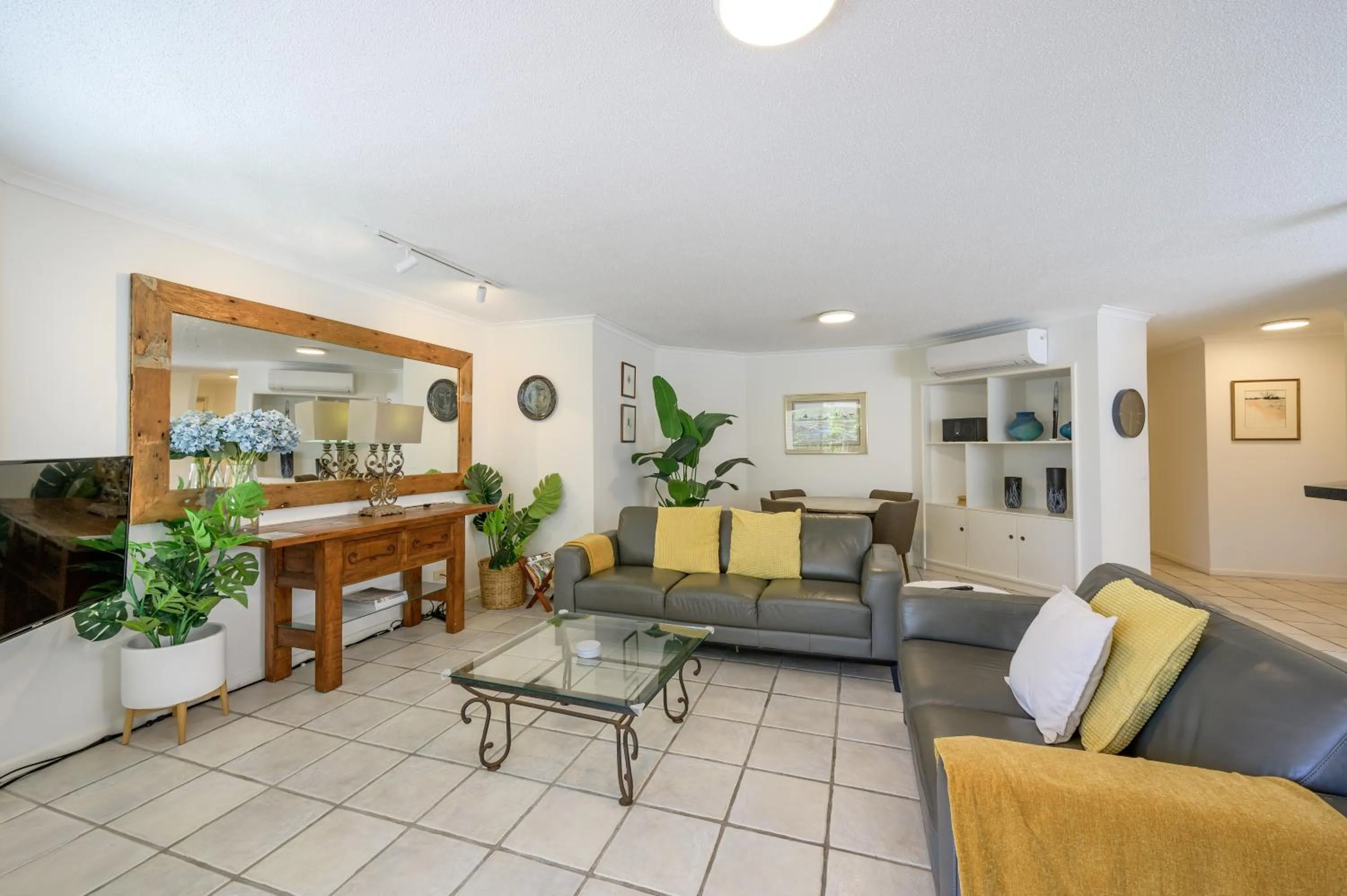 Delightful apartment close to the beach, Sunshine Beach