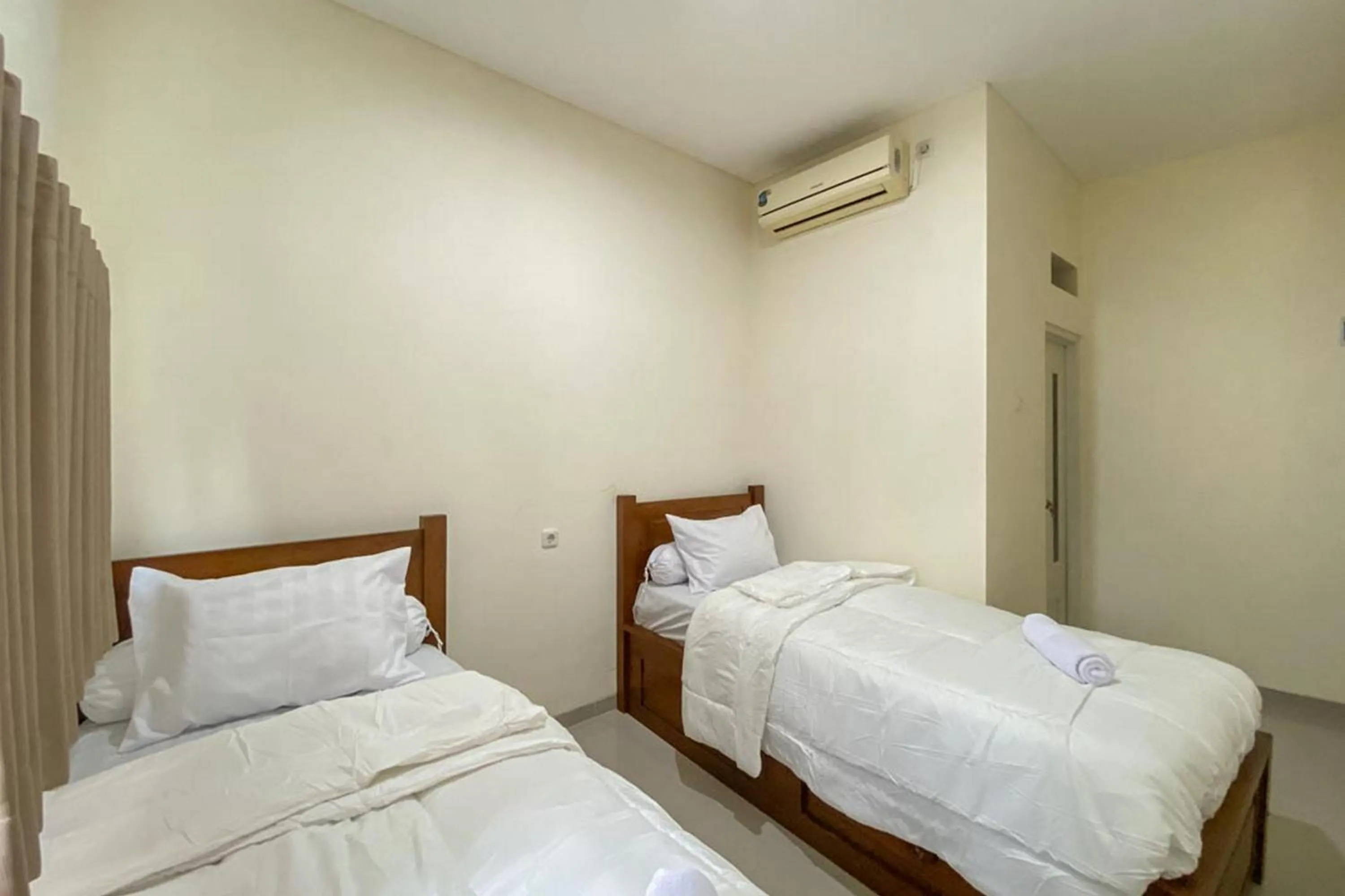 Bed in Nipa Guest House near Universitas Widyagama Mitra RedDoorz