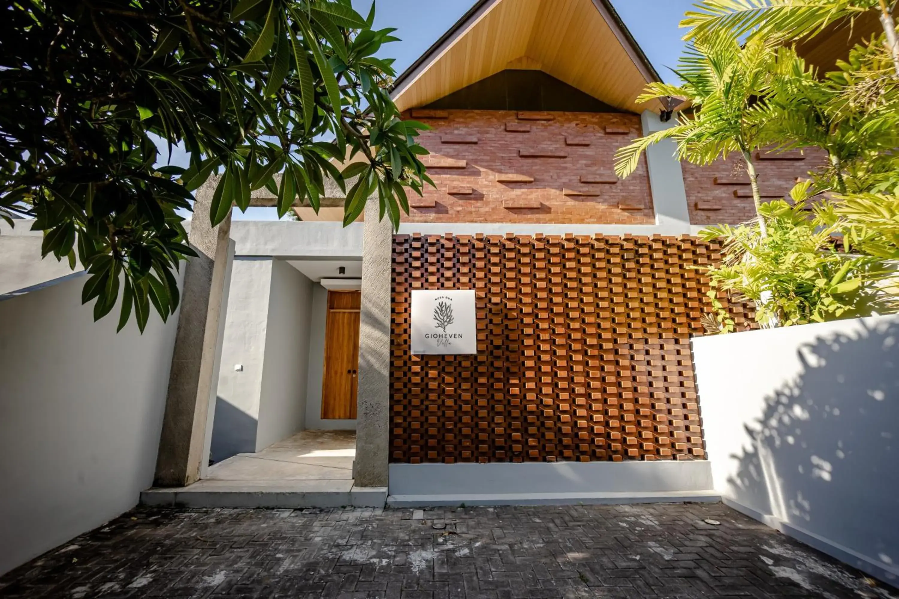 Property building in Gioheven Villa Property building in Gioheven Villa