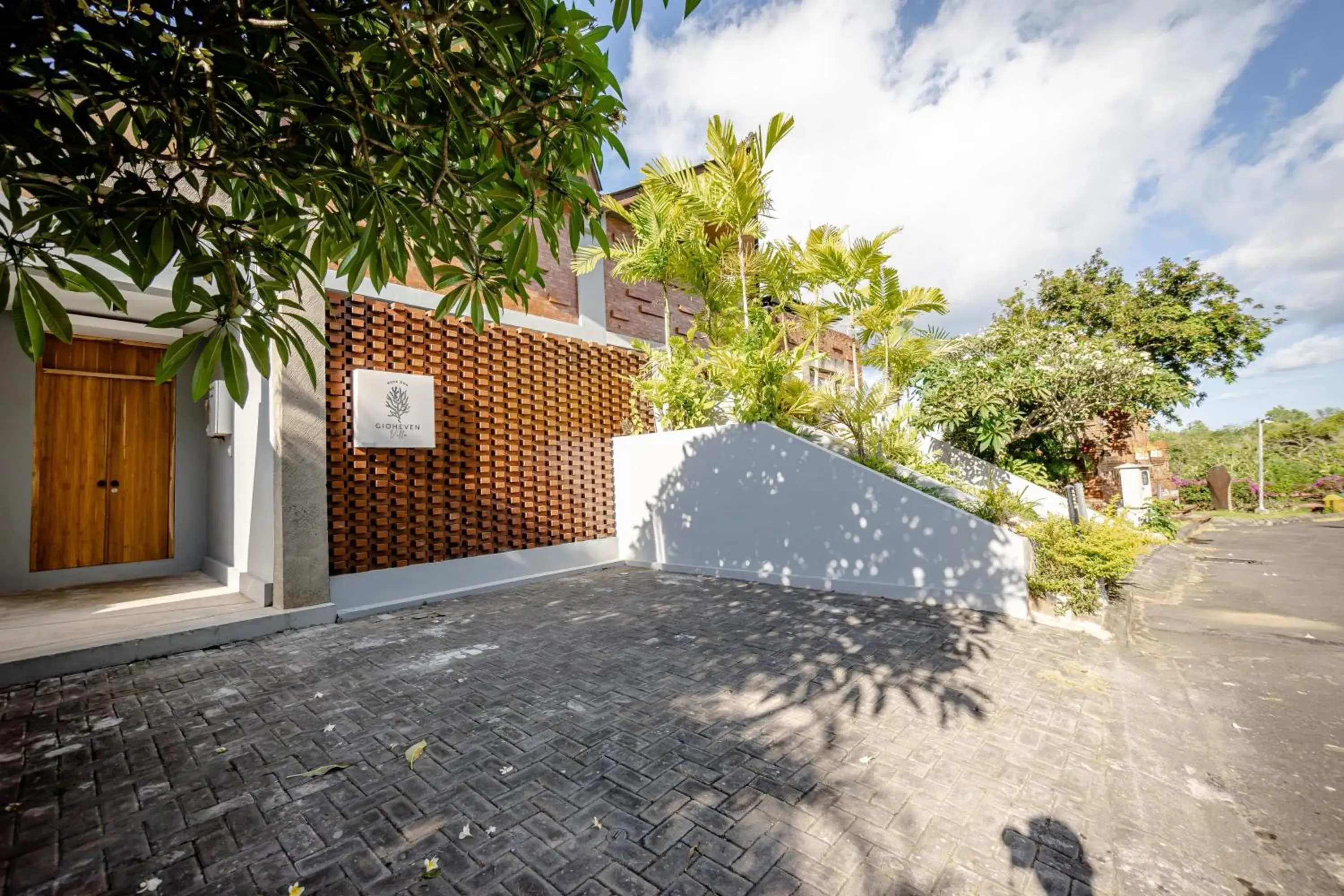 Property building in Gioheven Villa Property building in Gioheven Villa