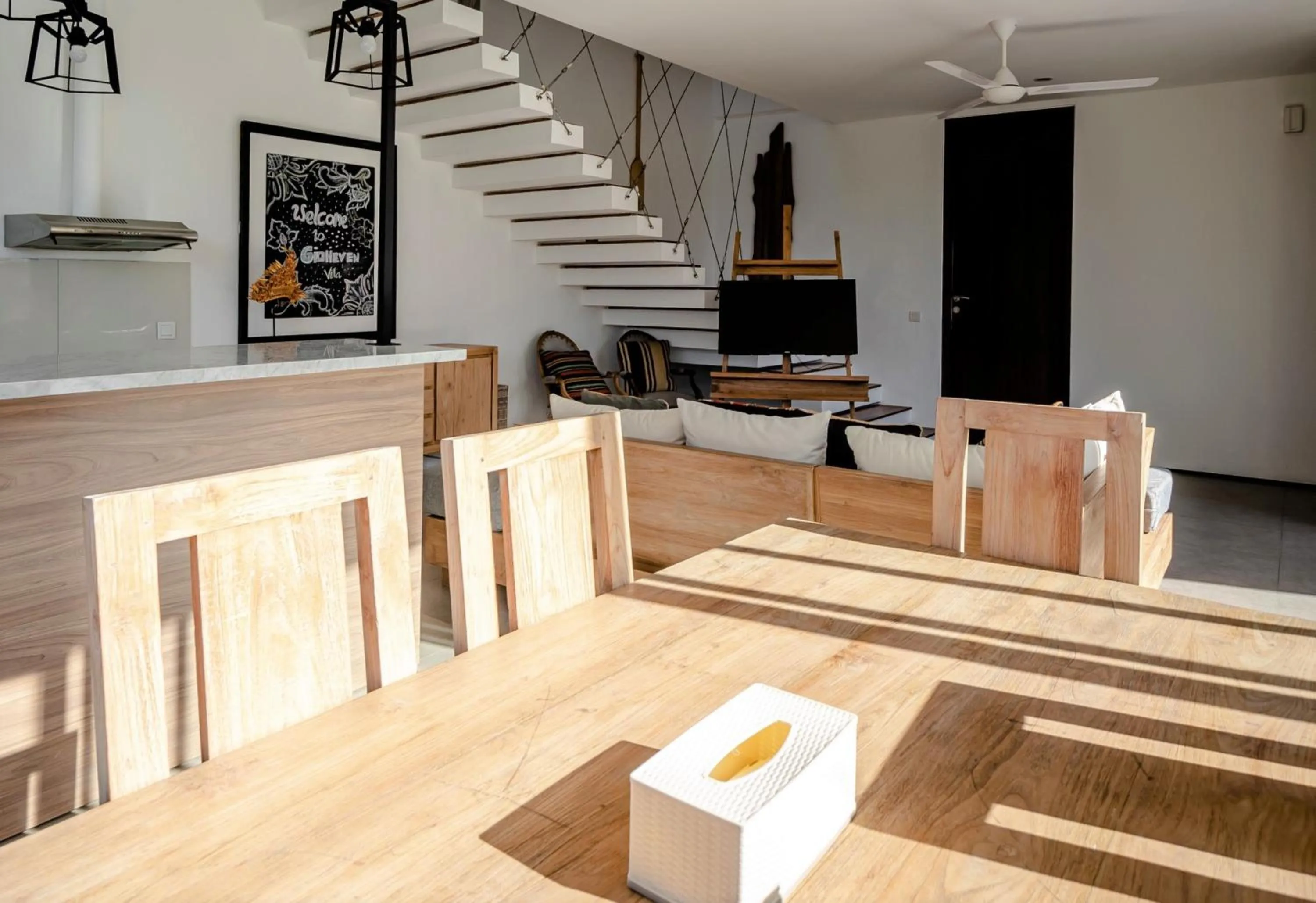 Dining area in Gioheven Villa