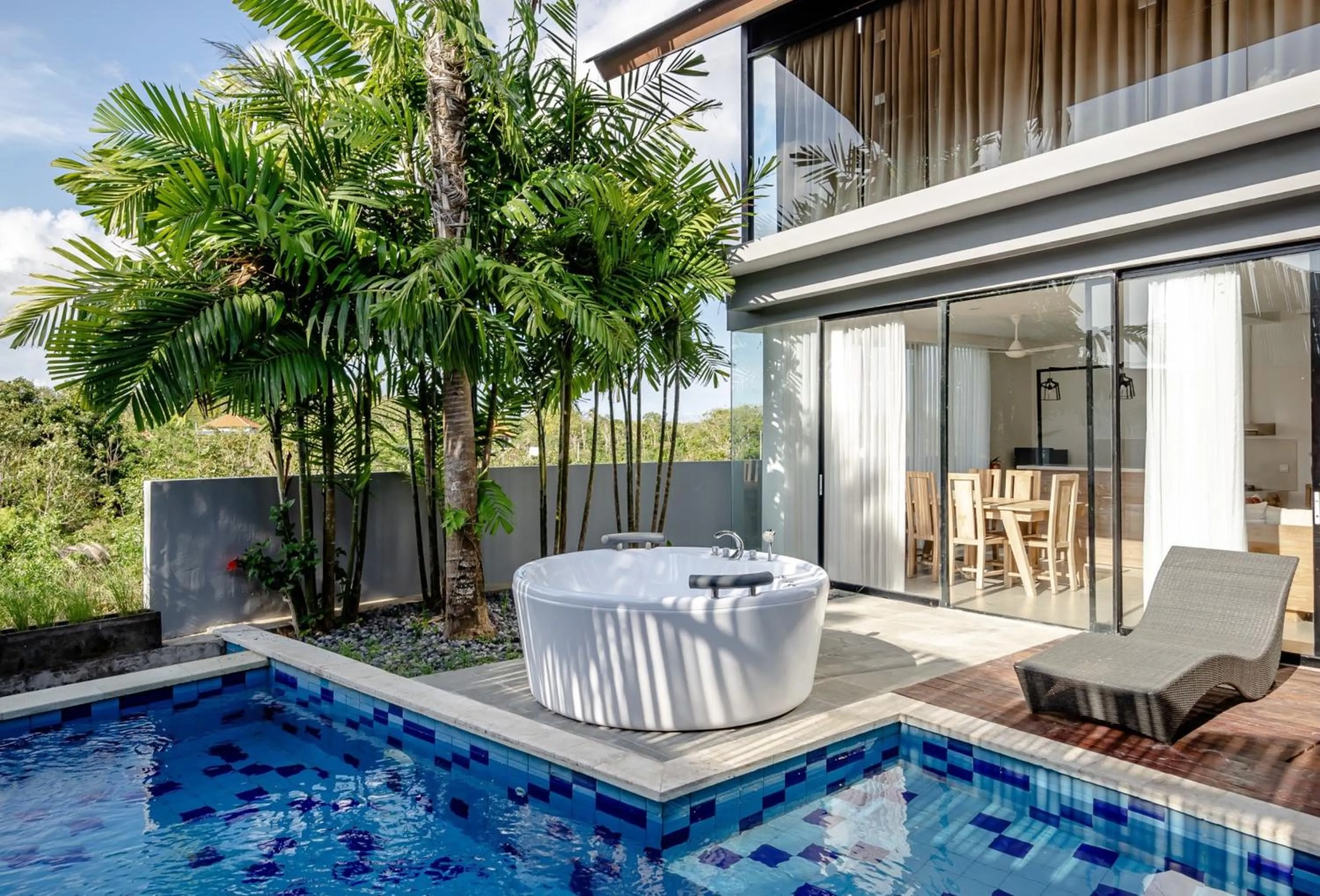 Swimming pool in Gioheven Villa