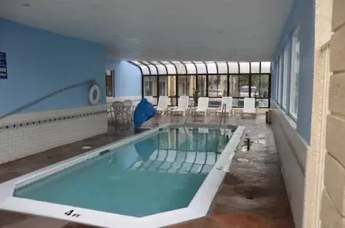 , Swimming Pool in Beachside Inn