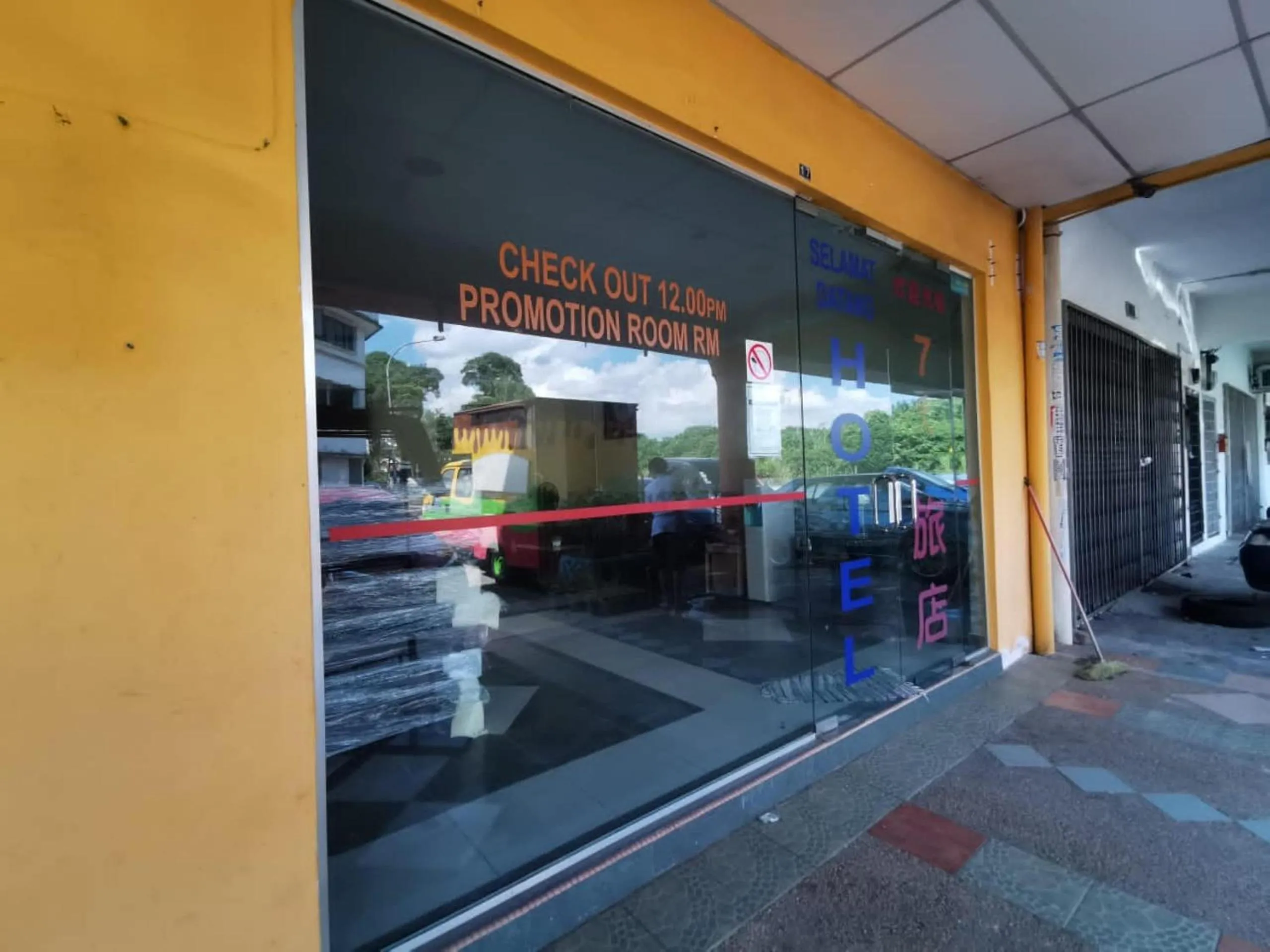 Facade/entrance in Hotel O My Seven Days Inn