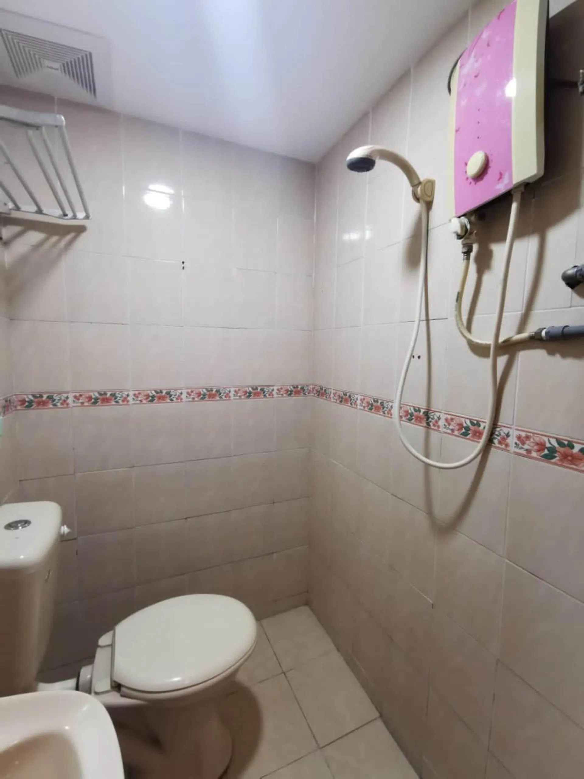 Bathroom in Hotel O My Seven Days Inn