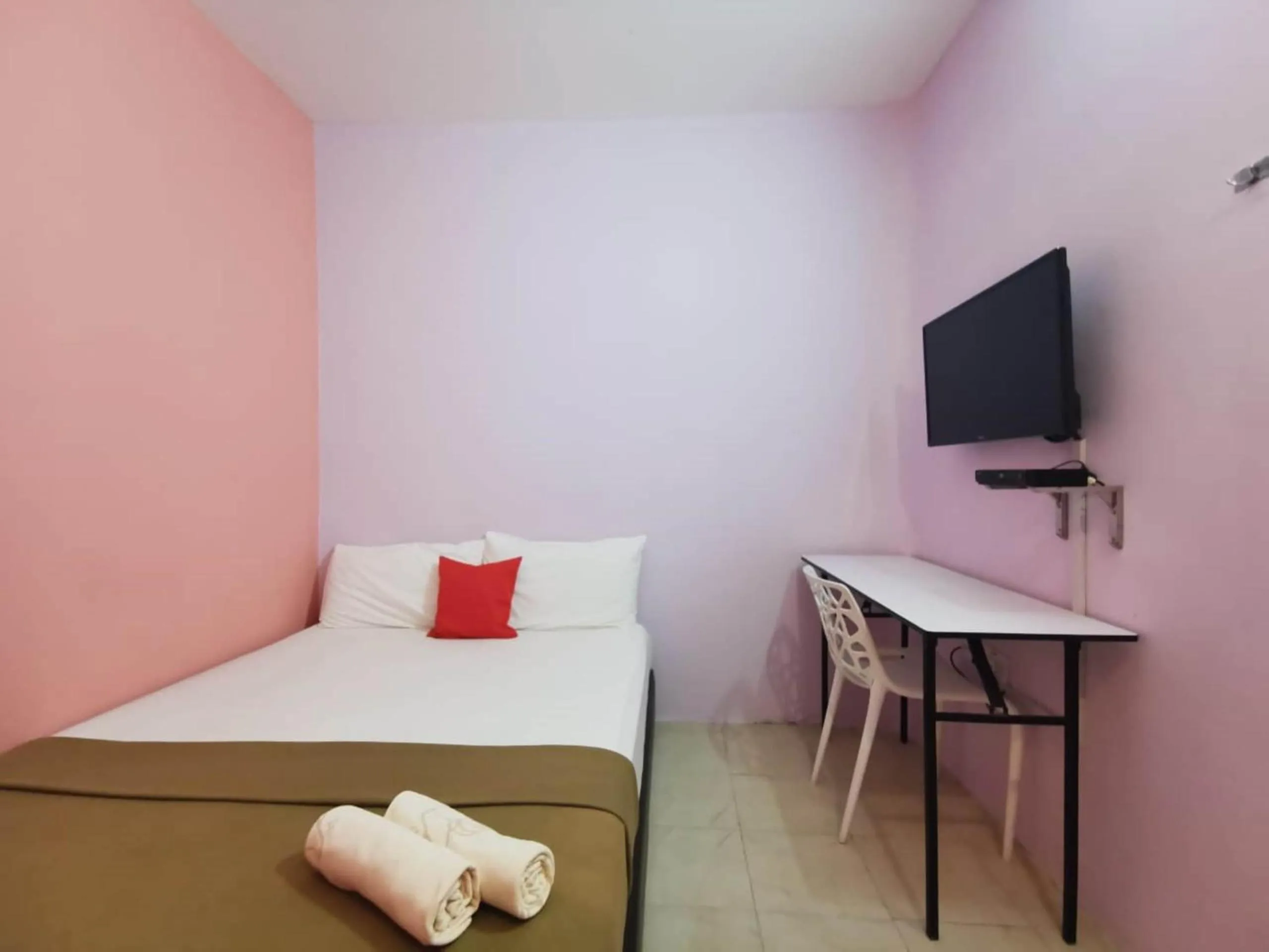 Bedroom, Bed in Hotel O My Seven Days Inn