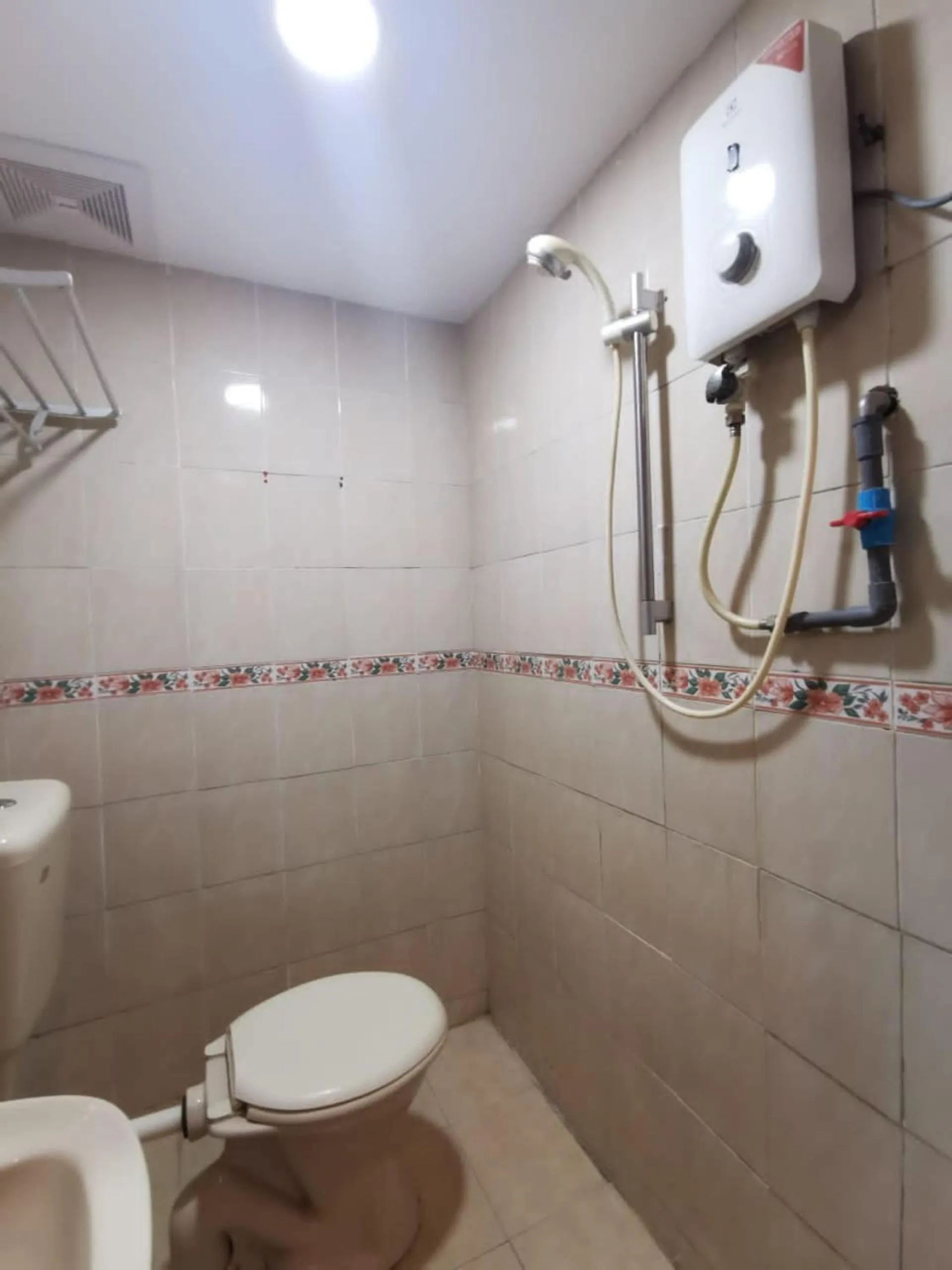 Bathroom in Hotel O My Seven Days Inn