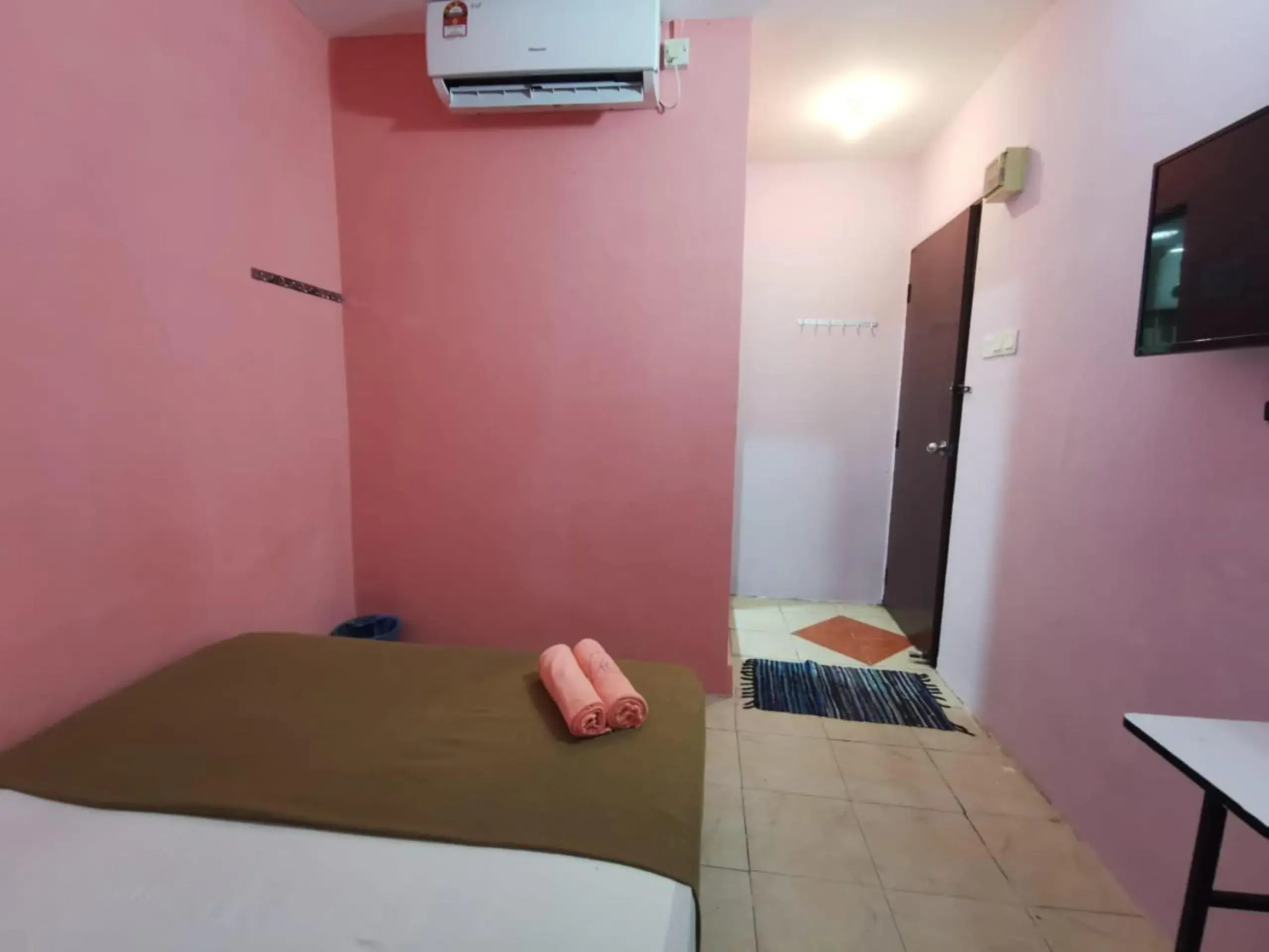 Deluxe Queen Room - single occupancy in Hotel O My Seven Days Inn Deluxe Queen Room - single occupancy in Hotel O My Seven Days Inn