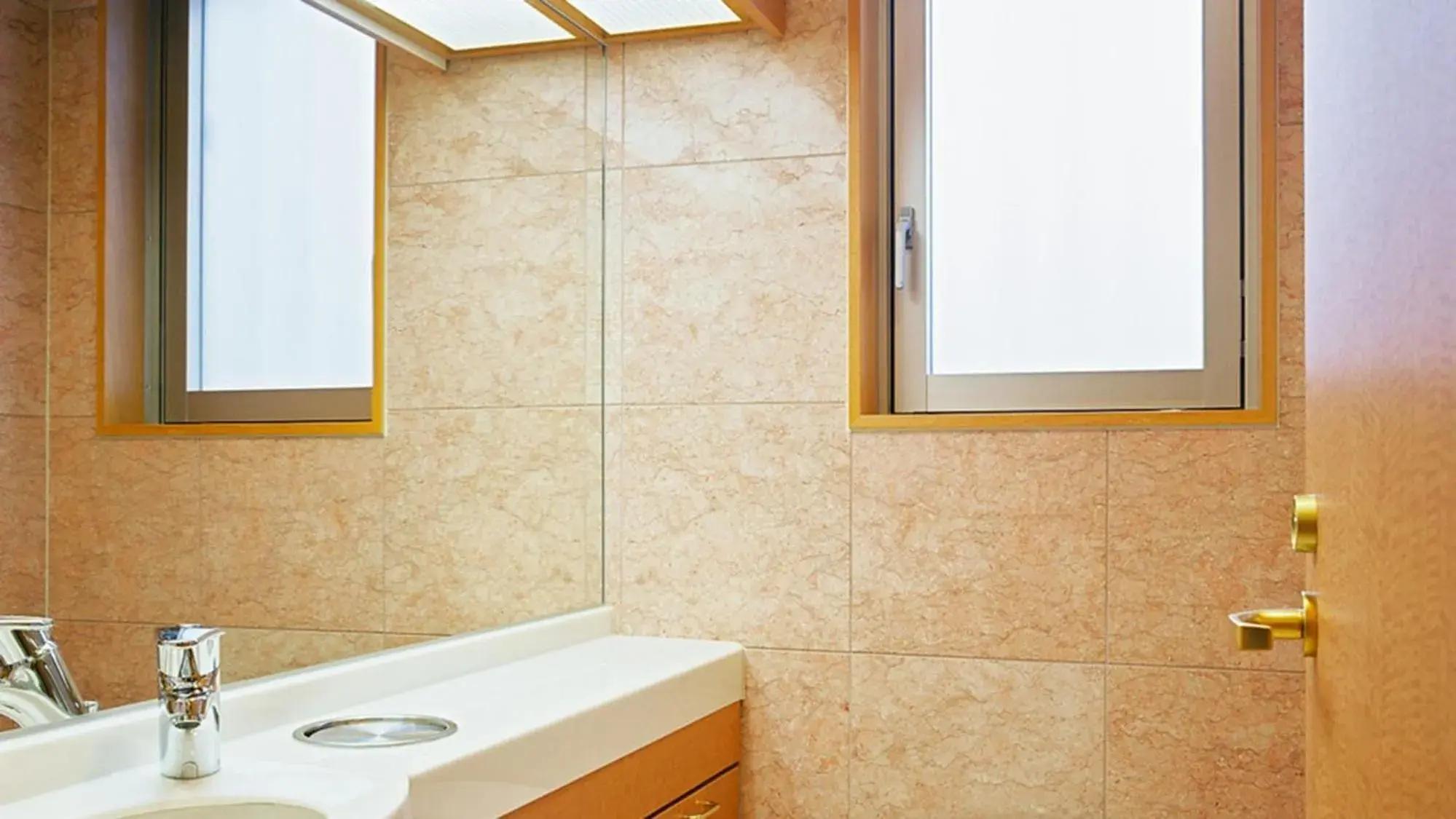 Bathroom in Toyoko Inn Aioi eki Shinkansen guchi Bathroom in Toyoko Inn Aioi eki Shinkansen guchi