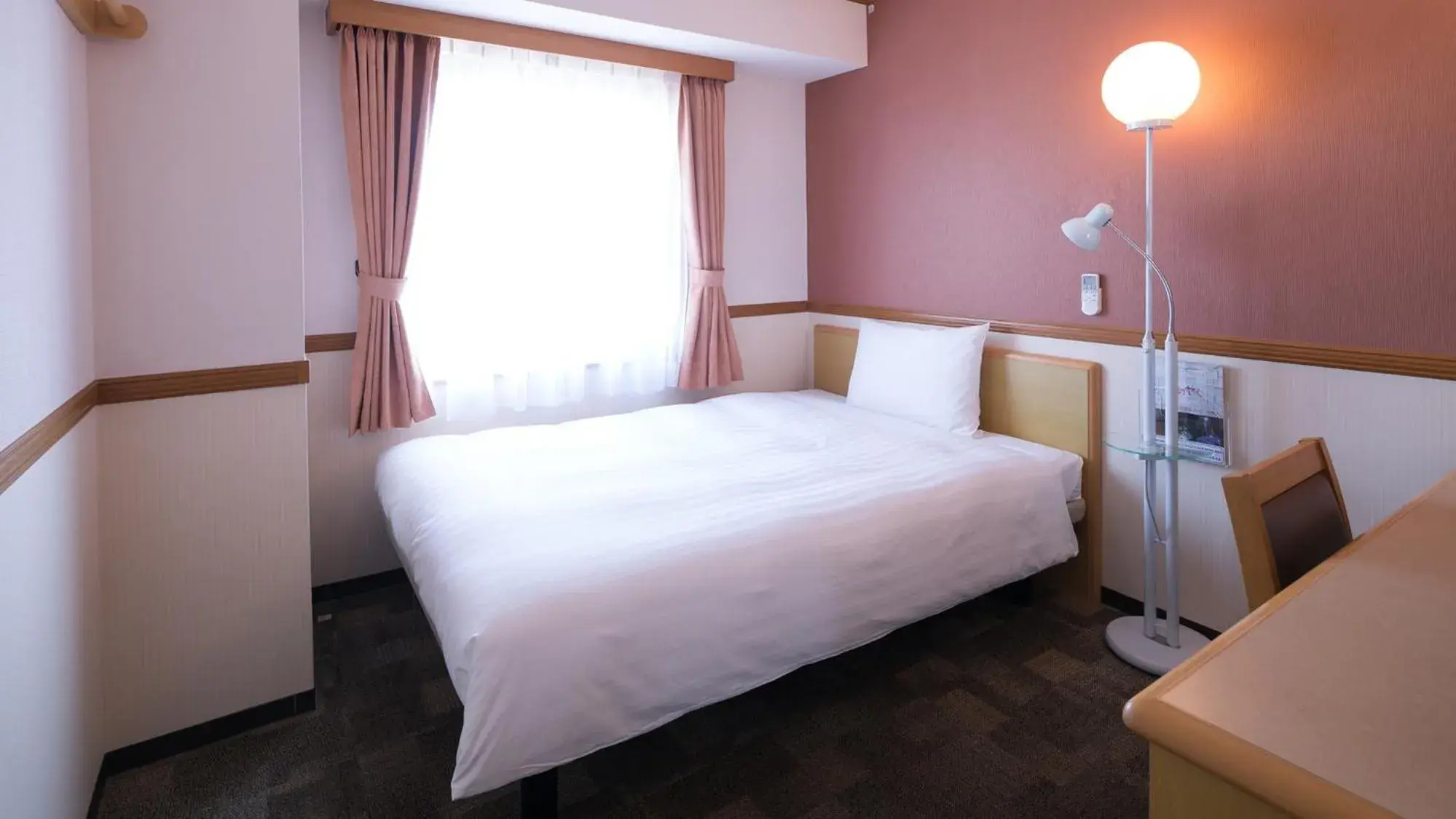 Bedroom, Bed in Toyoko Inn Aioi eki Shinkansen guchi Bedroom, Bed in Toyoko Inn Aioi eki Shinkansen guchi