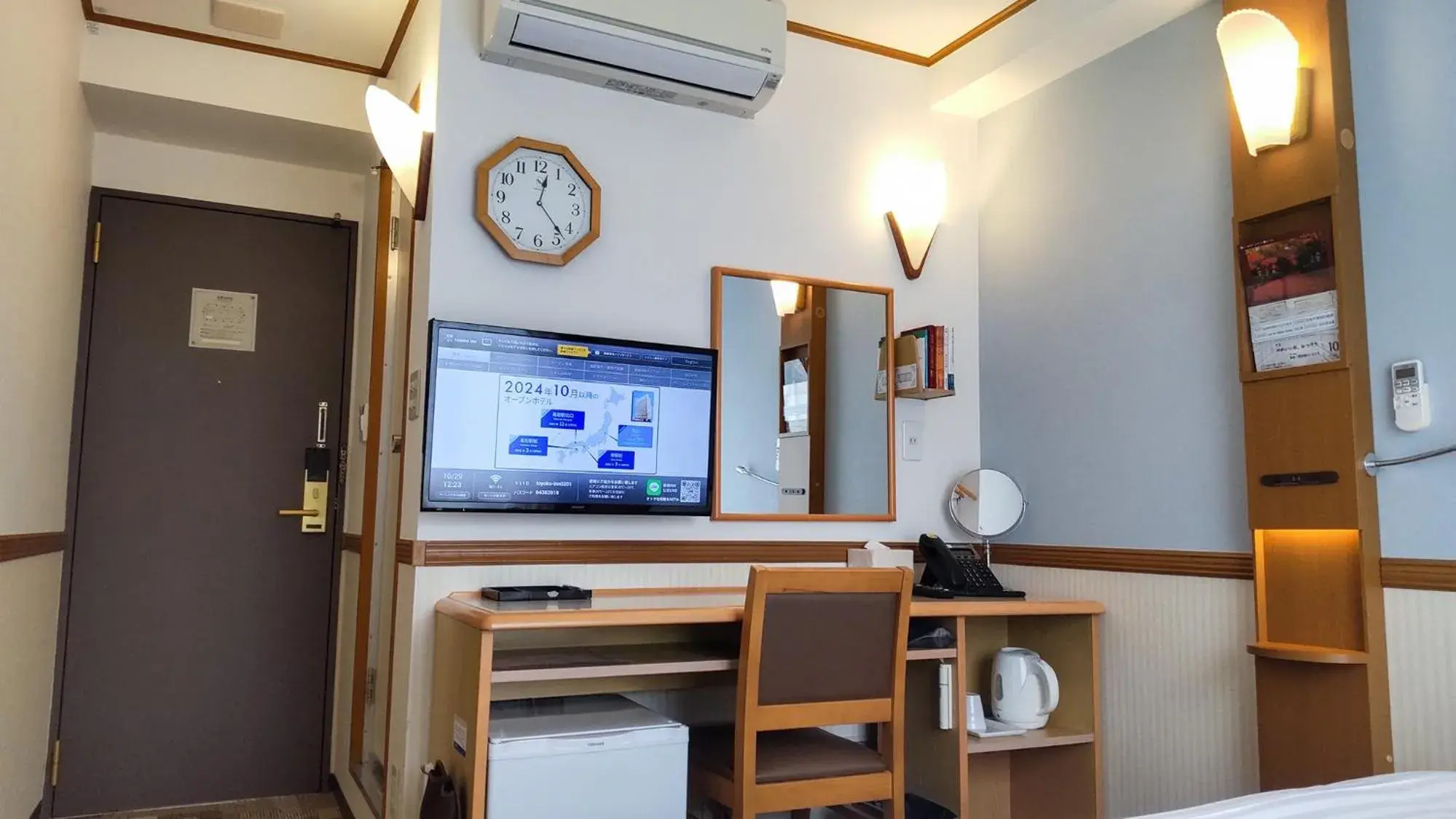 Standard Queen Room - single occupancy - Smoking in Toyoko Inn Higashi hiroshima Ekimae Standard Queen Room - single occupancy - Smoking in Toyoko Inn Higashi hiroshima Ekimae