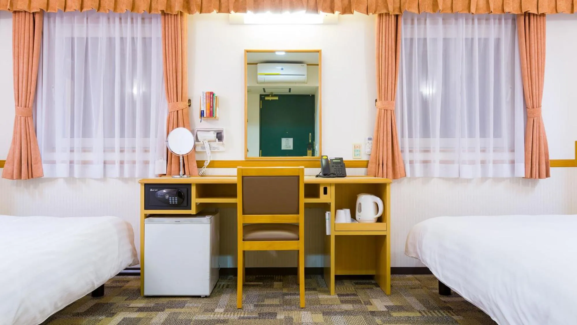 Bedroom, Bed in Toyoko Inn Oyama eki Higashi guchi No 1