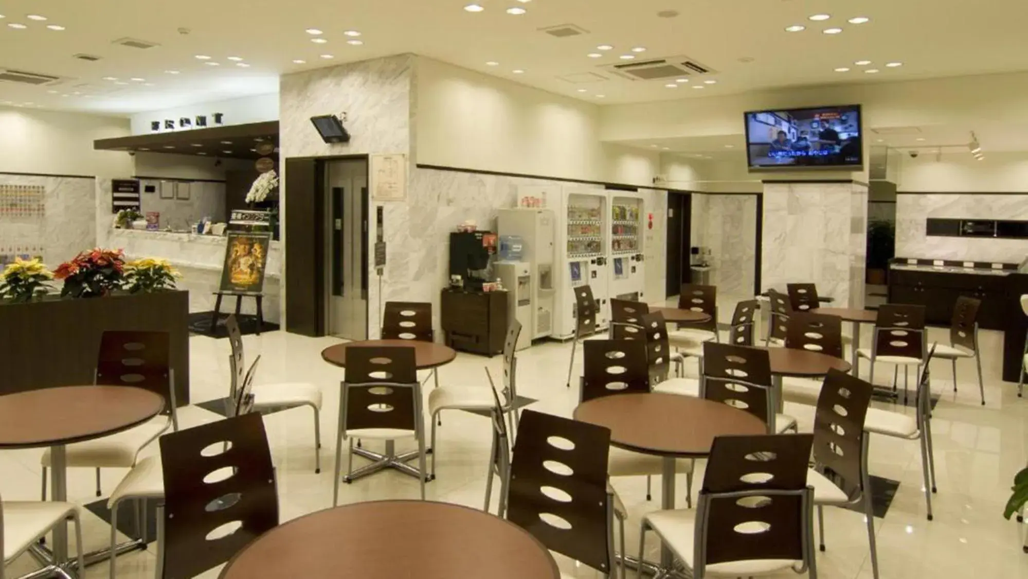 Lounge or bar in Toyoko Inn Shonan Chigasaki eki Kita guchi Lounge or bar in Toyoko Inn Shonan Chigasaki eki Kita guchi