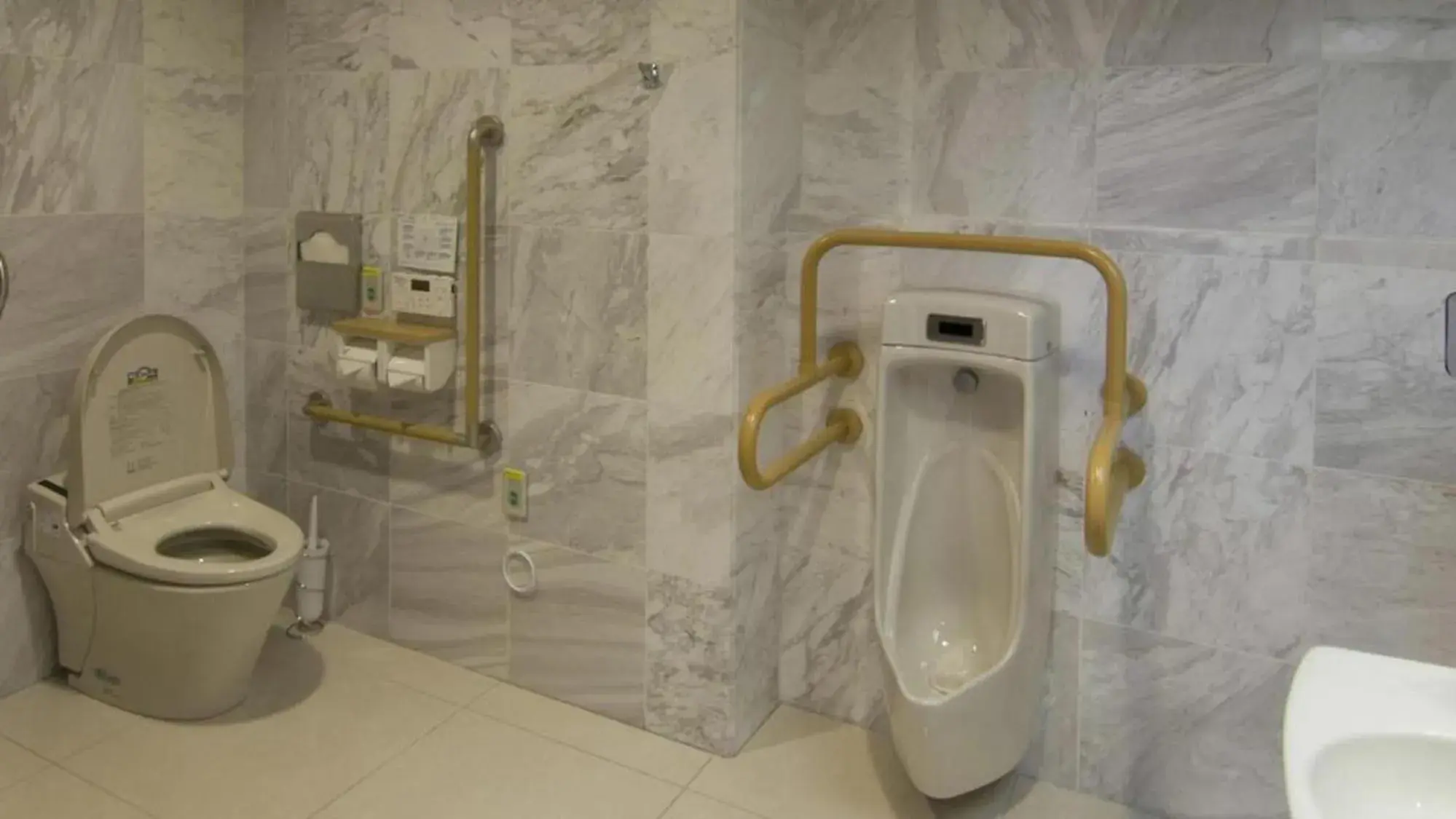 Bathroom in Toyoko Inn Shonan Chigasaki eki Kita guchi Bathroom in Toyoko Inn Shonan Chigasaki eki Kita guchi