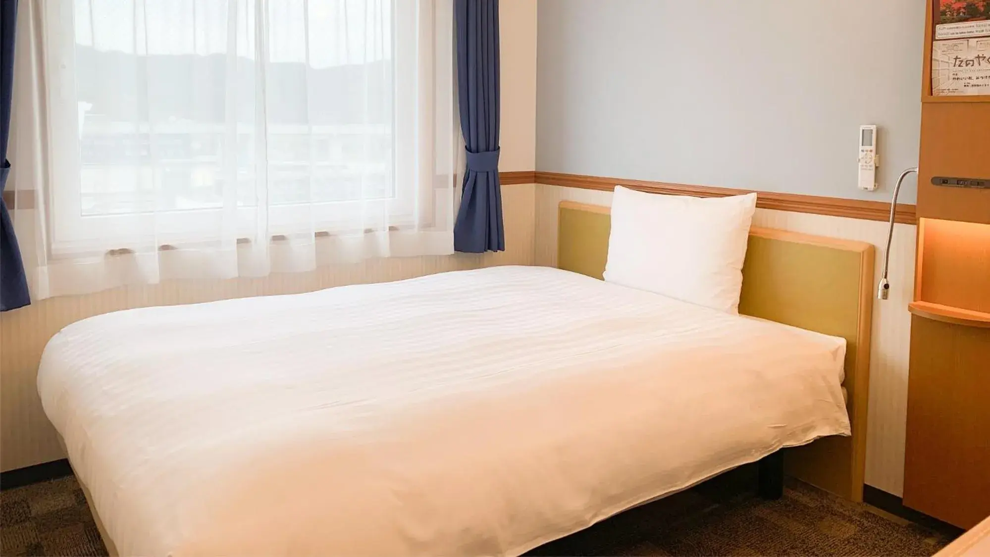 Bedroom, Bed in Toyoko Inn Tsuruga Ekimae Bedroom, Bed in Toyoko Inn Tsuruga Ekimae