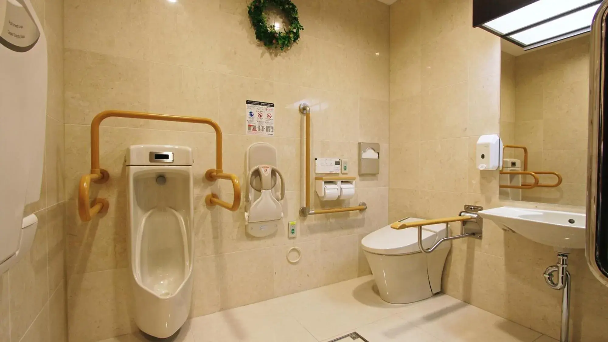 Bathroom in Toyoko Inn Kanda Akihabara Bathroom in Toyoko Inn Kanda Akihabara