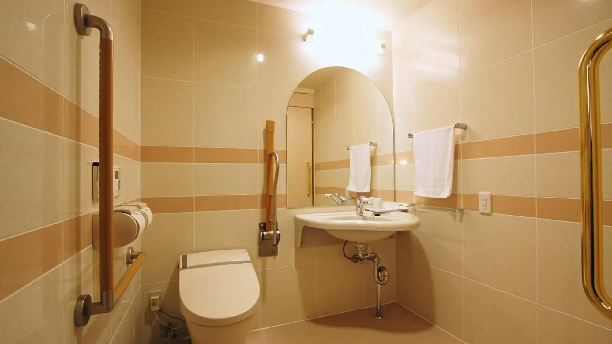 Bathroom in Toyoko Inn Kanda Akihabara Bathroom in Toyoko Inn Kanda Akihabara