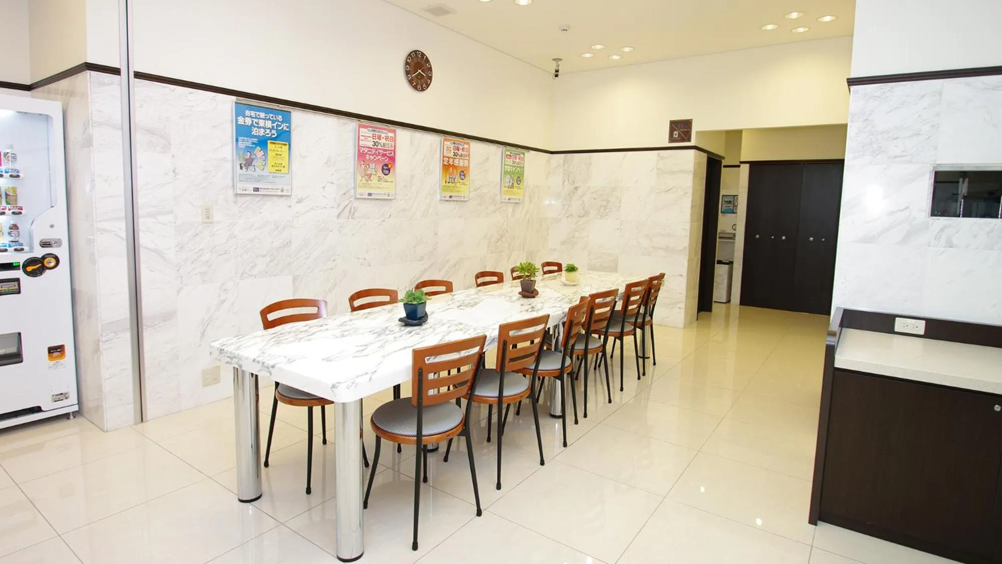 Dining area in Toyoko Inn Chiba Shin kamagaya Ekimae