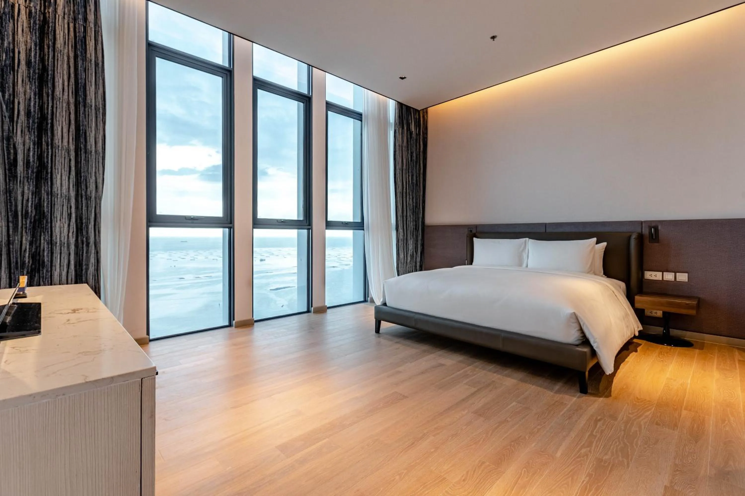 Bedroom, Bed in S Sriracha Hotel & Residence