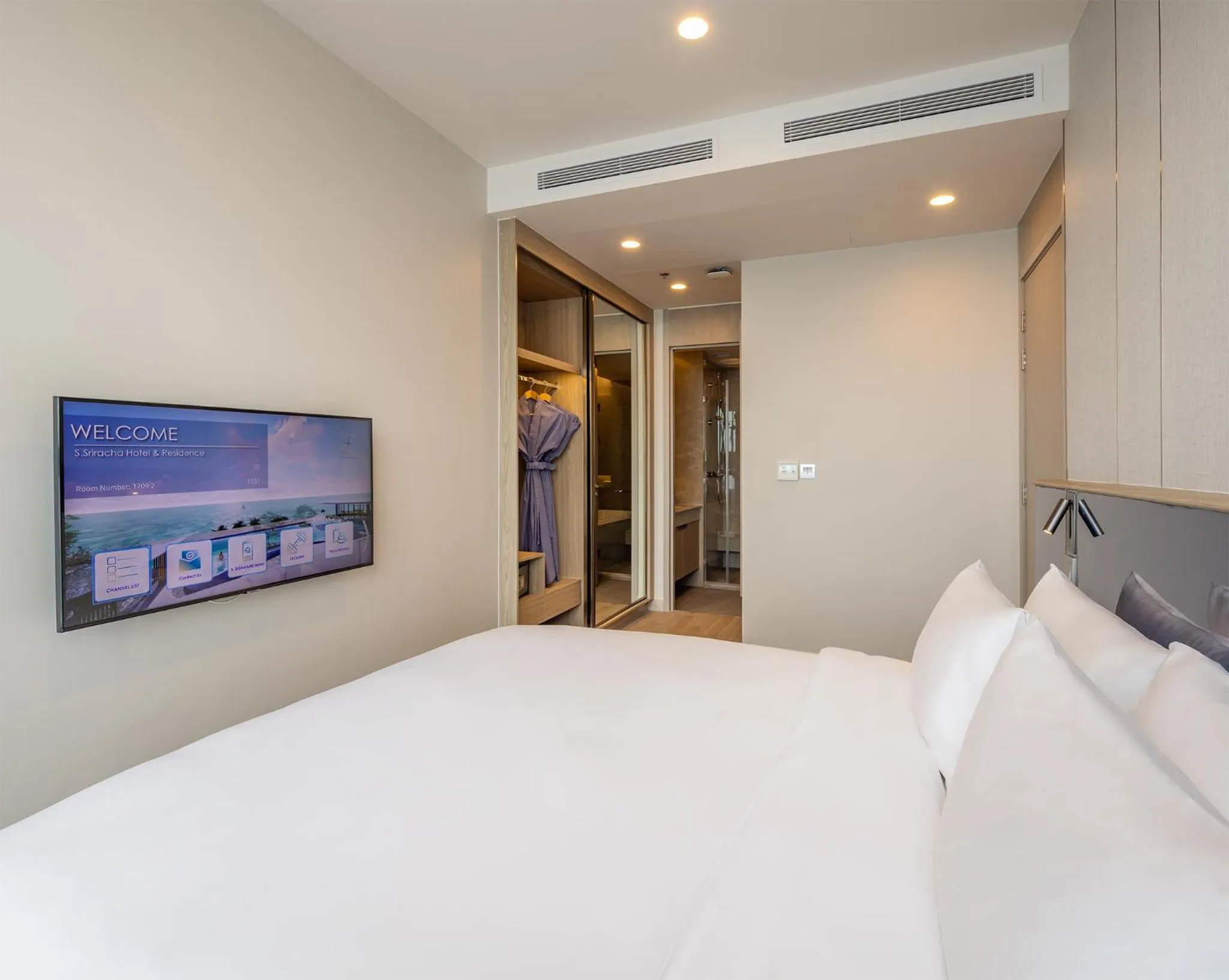 Bedroom, Bed in S Sriracha Hotel & Residence