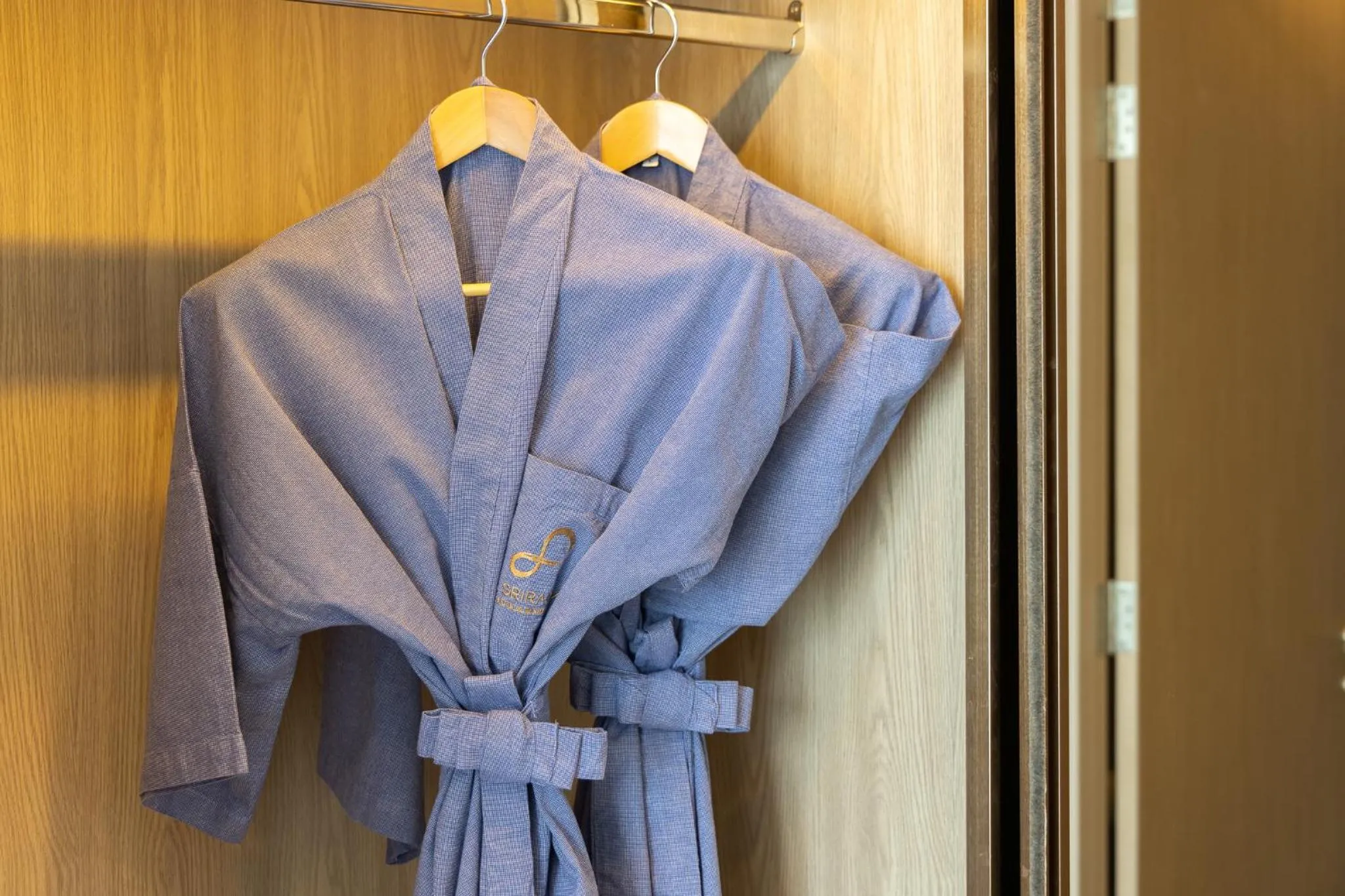 wardrobe in S Sriracha Hotel & Residence
