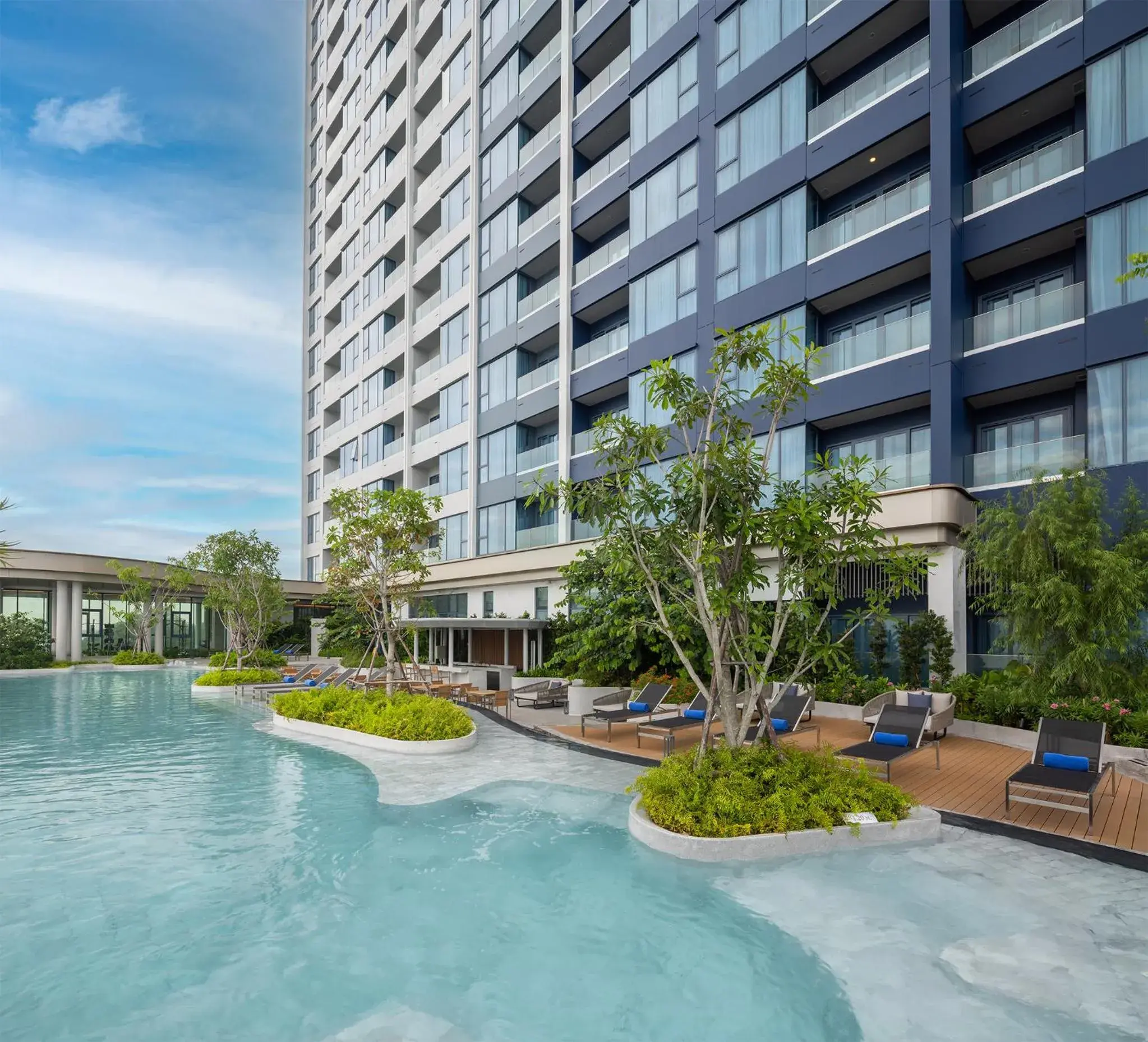 Swimming pool in S Sriracha Hotel & Residence Swimming pool in S Sriracha Hotel & Residence