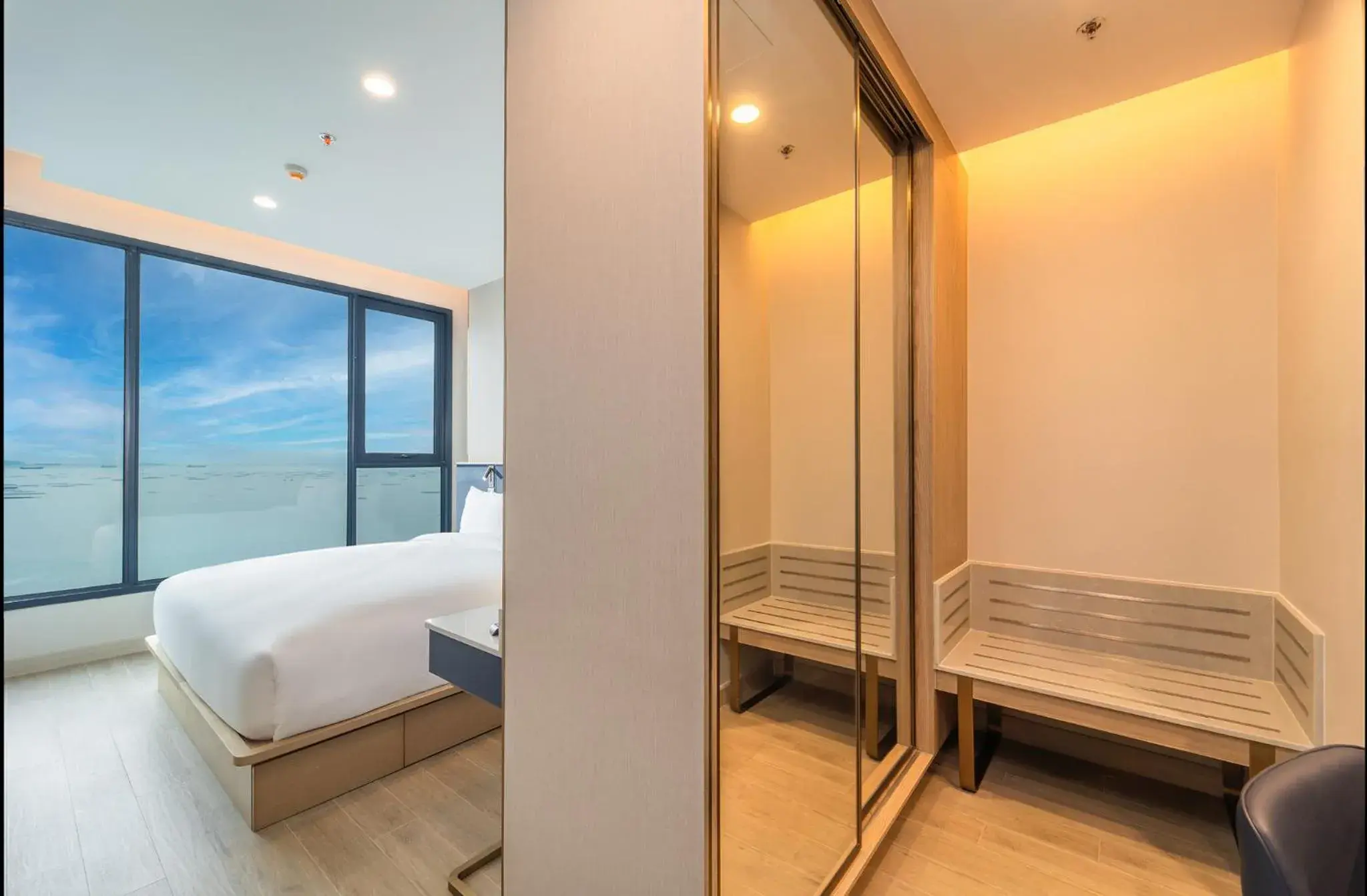 Sea view, Bed in S Sriracha Hotel & Residence Sea view, Bed in S Sriracha Hotel & Residence