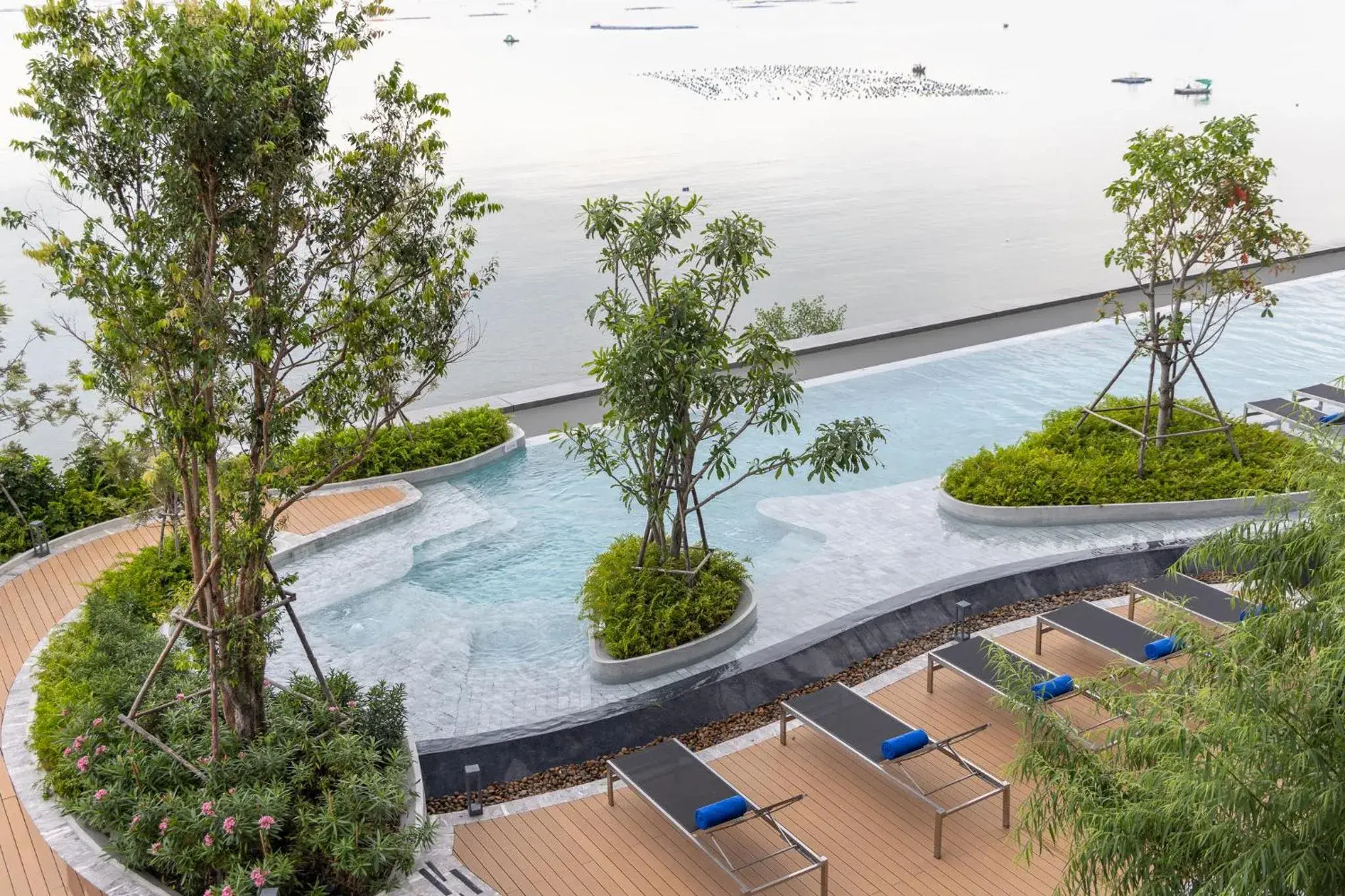 Swimming pool in S Sriracha Hotel & Residence Swimming pool in S Sriracha Hotel & Residence