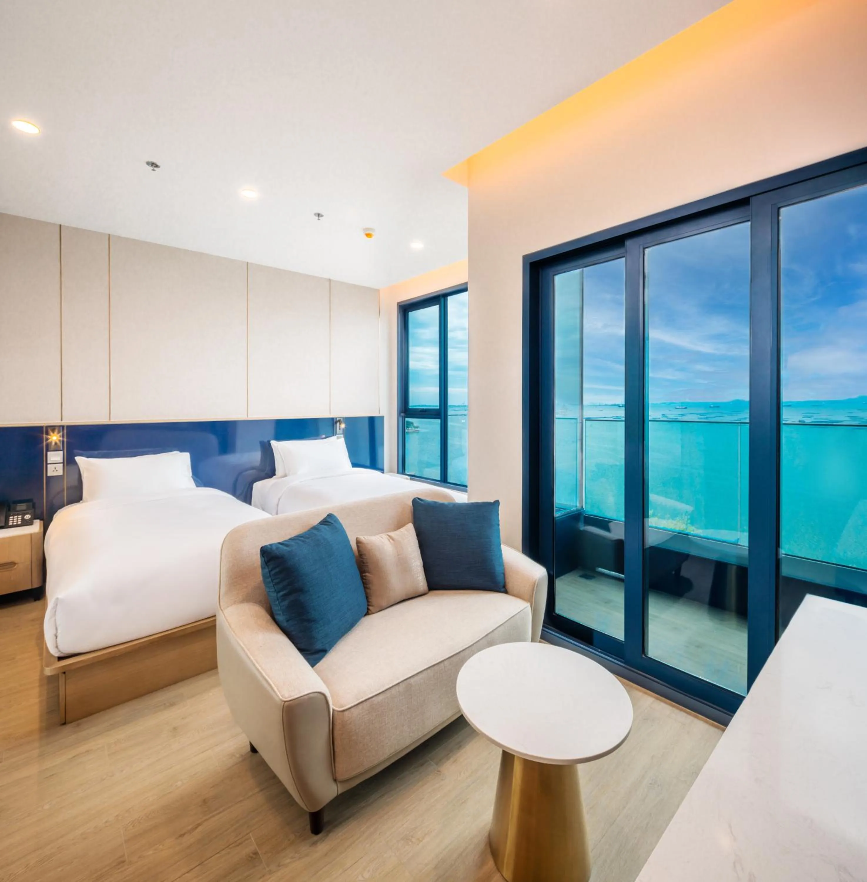 Living room, Bed in S Sriracha Hotel & Residence