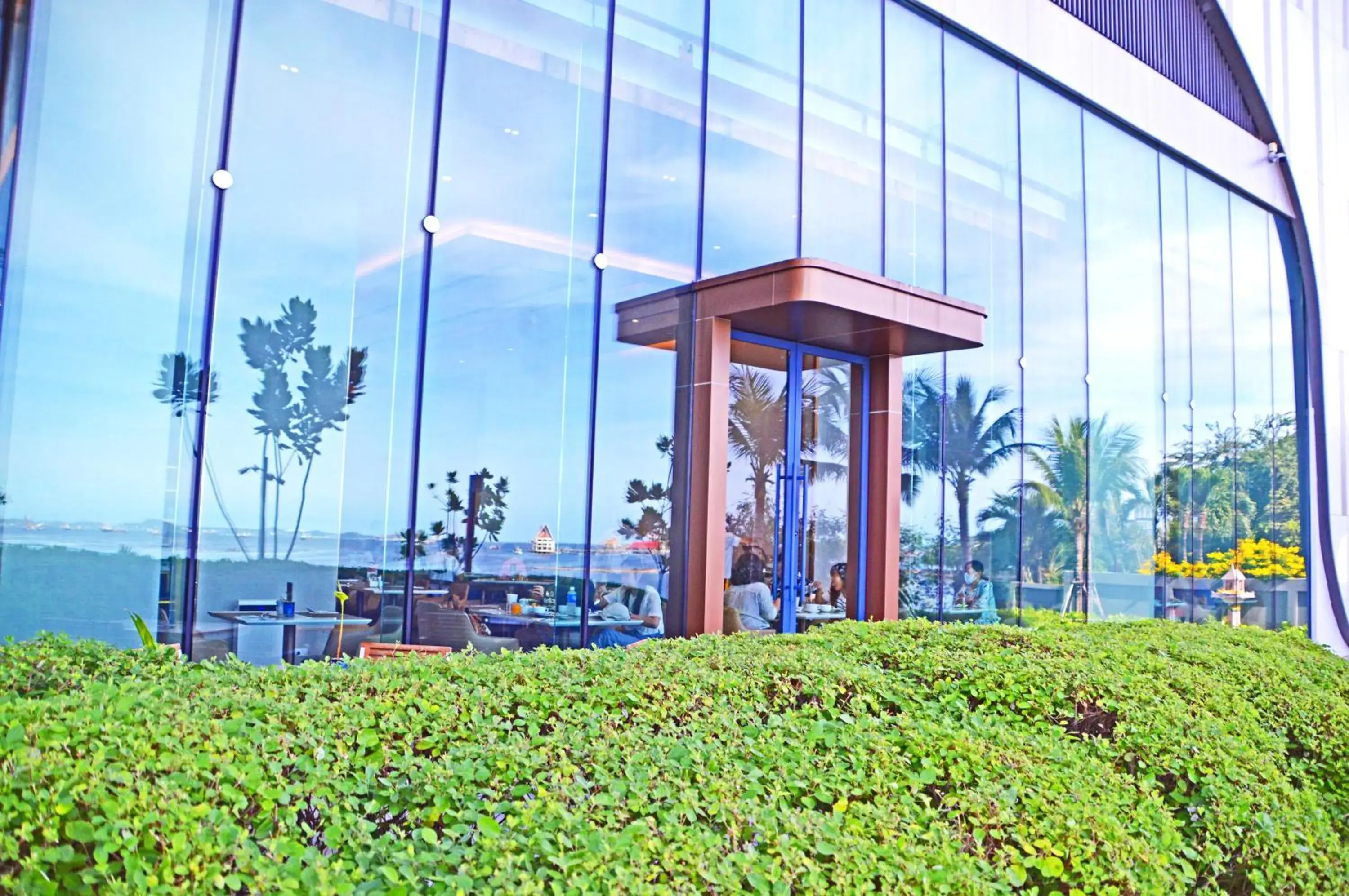 Property building in S Sriracha Hotel & Residence Property building in S Sriracha Hotel & Residence