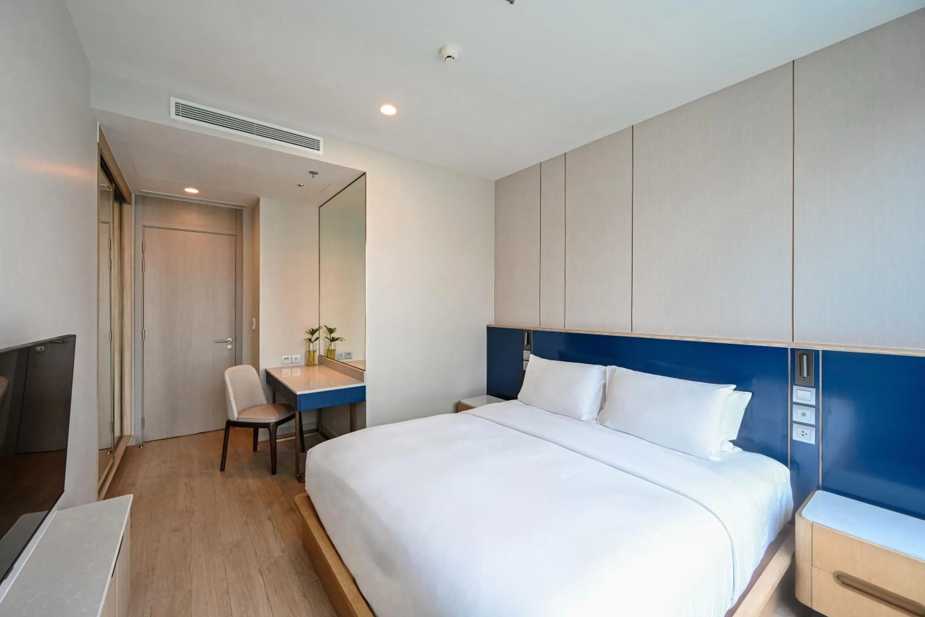 Bedroom, Bed in S Sriracha Hotel & Residence