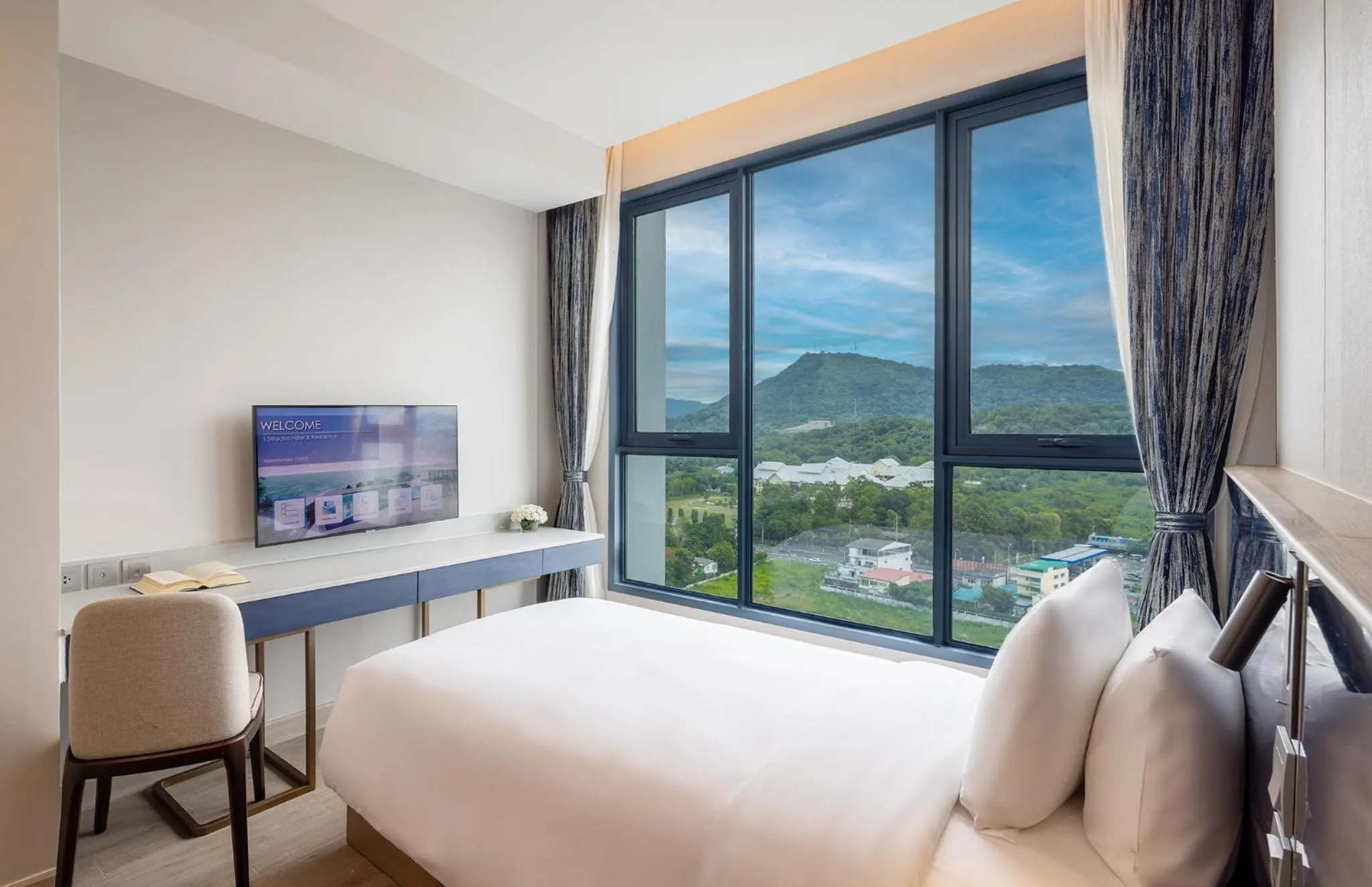 Bedroom, Bed in S Sriracha Hotel & Residence